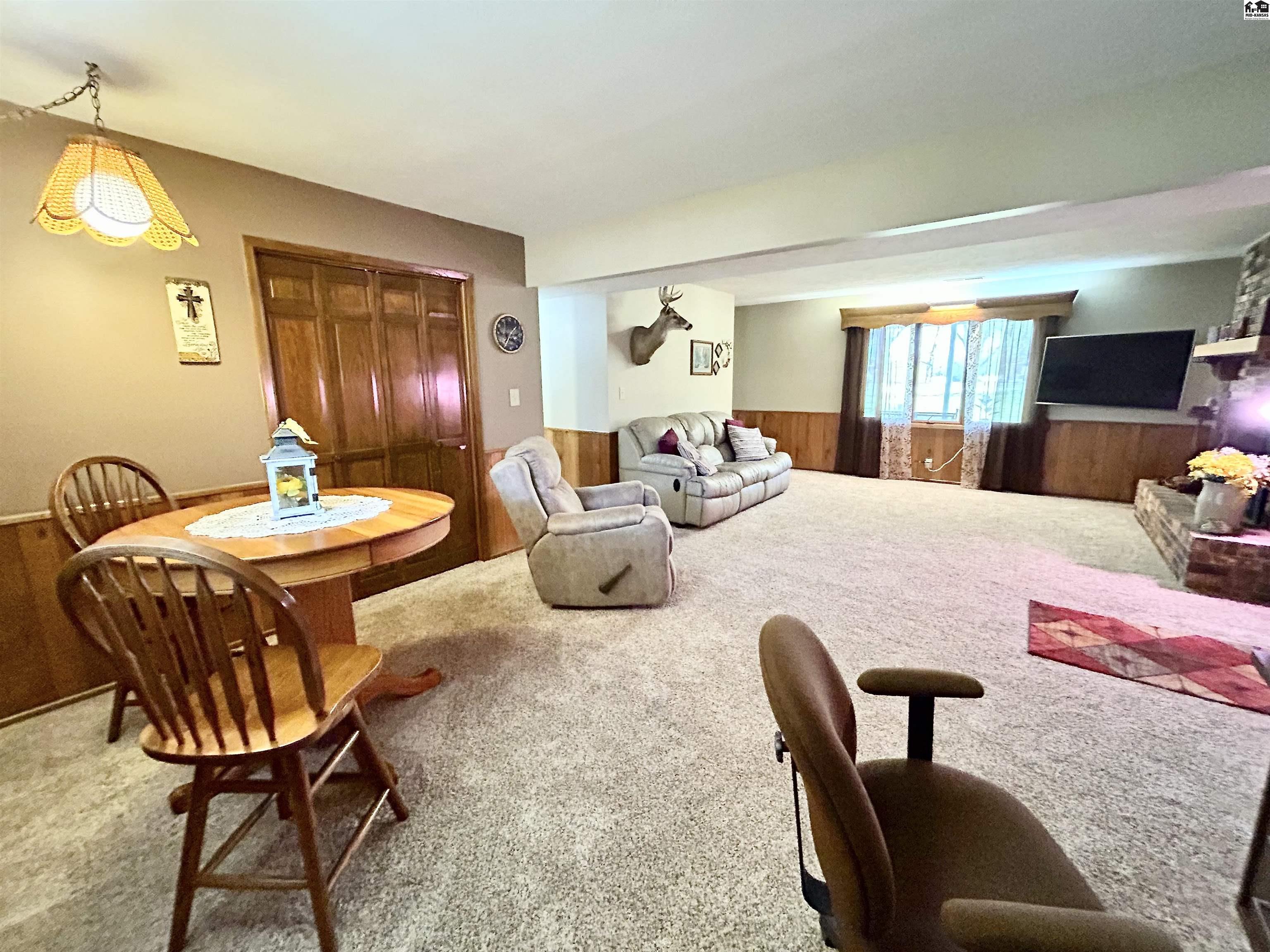 4102 Rowland Road Hutchinson KS 67502