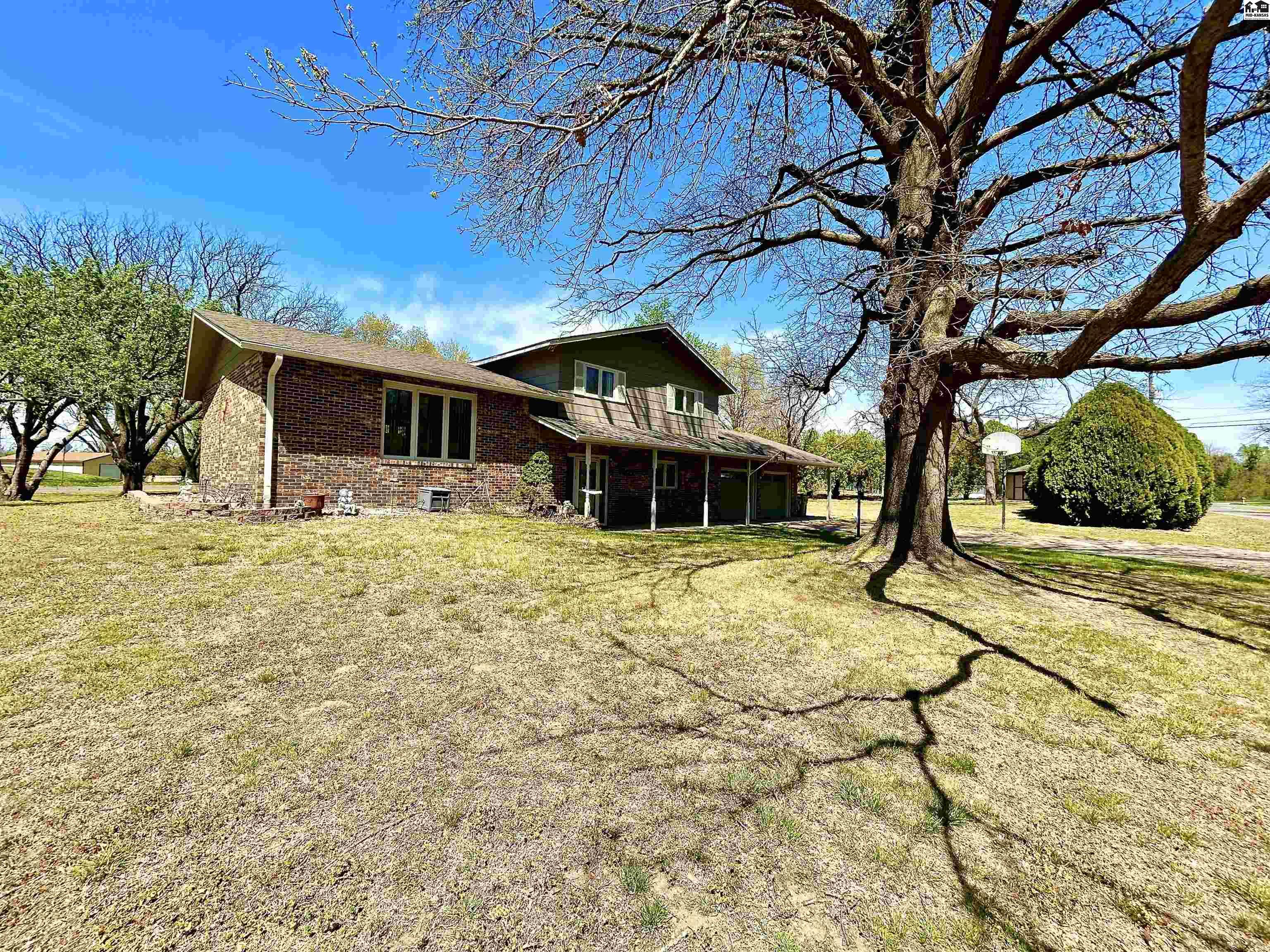 4102 Rowland Road Hutchinson KS 67502