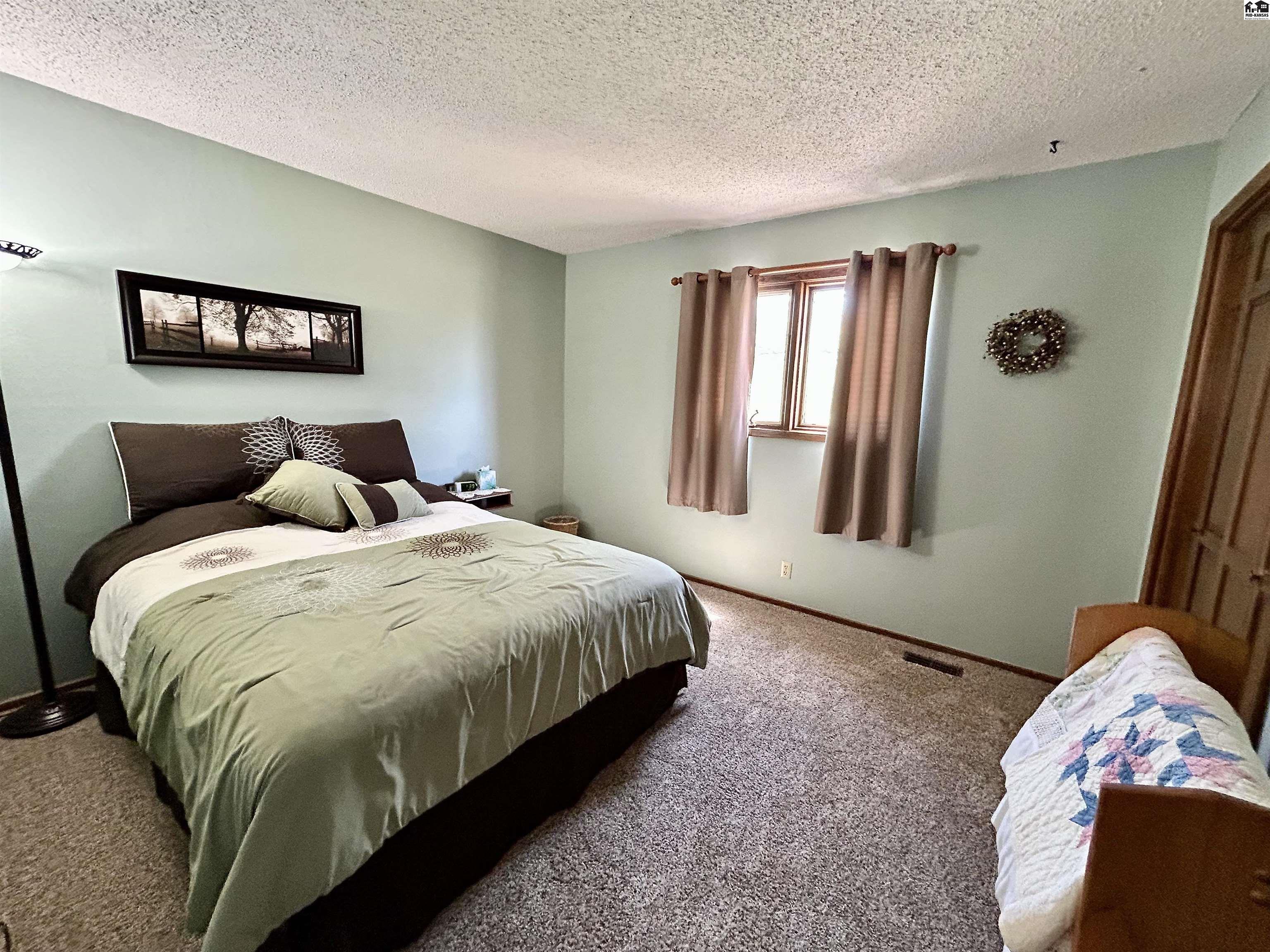 4102 Rowland Road Hutchinson KS 67502