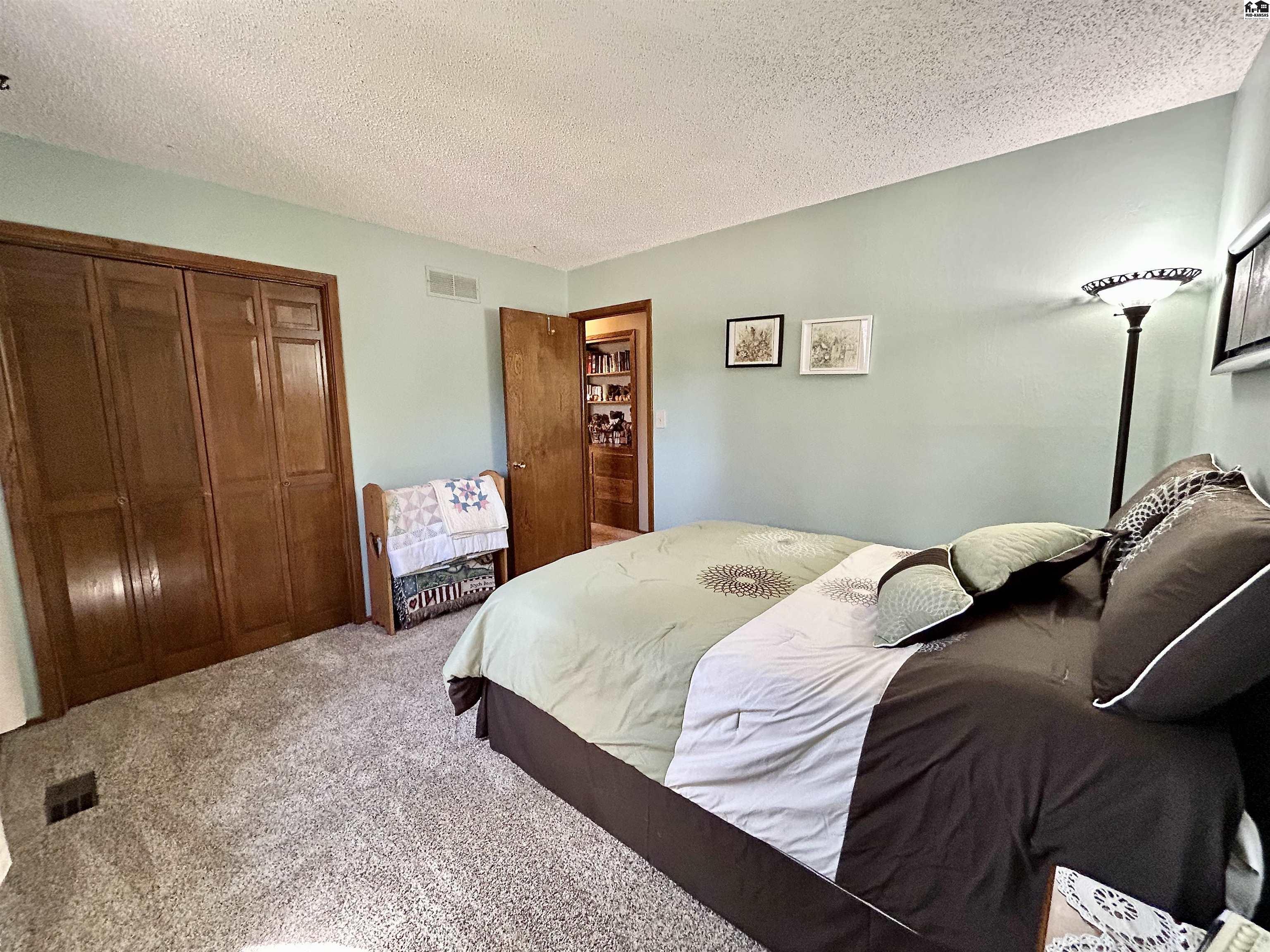 4102 Rowland Road Hutchinson KS 67502