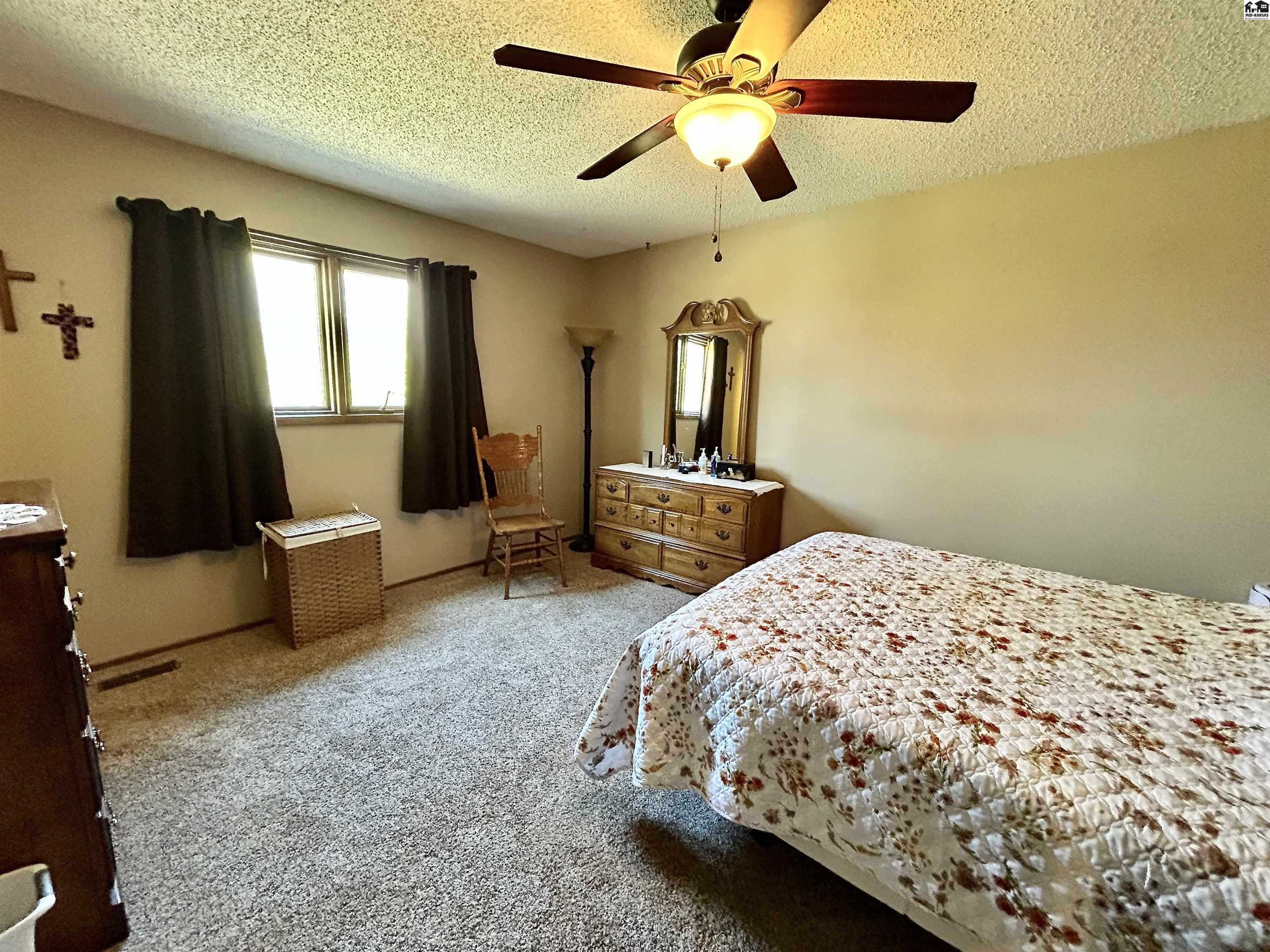 4102 Rowland Road Hutchinson KS 67502