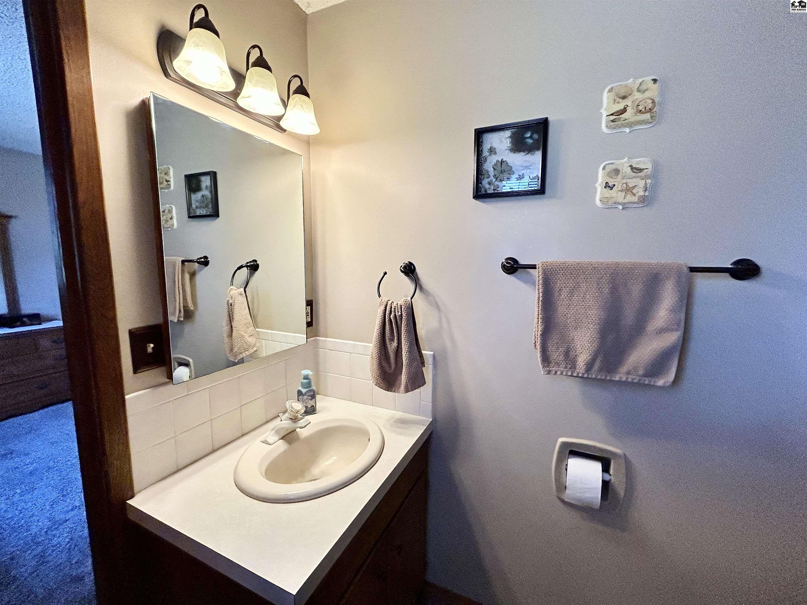 4102 Rowland Road Hutchinson KS 67502