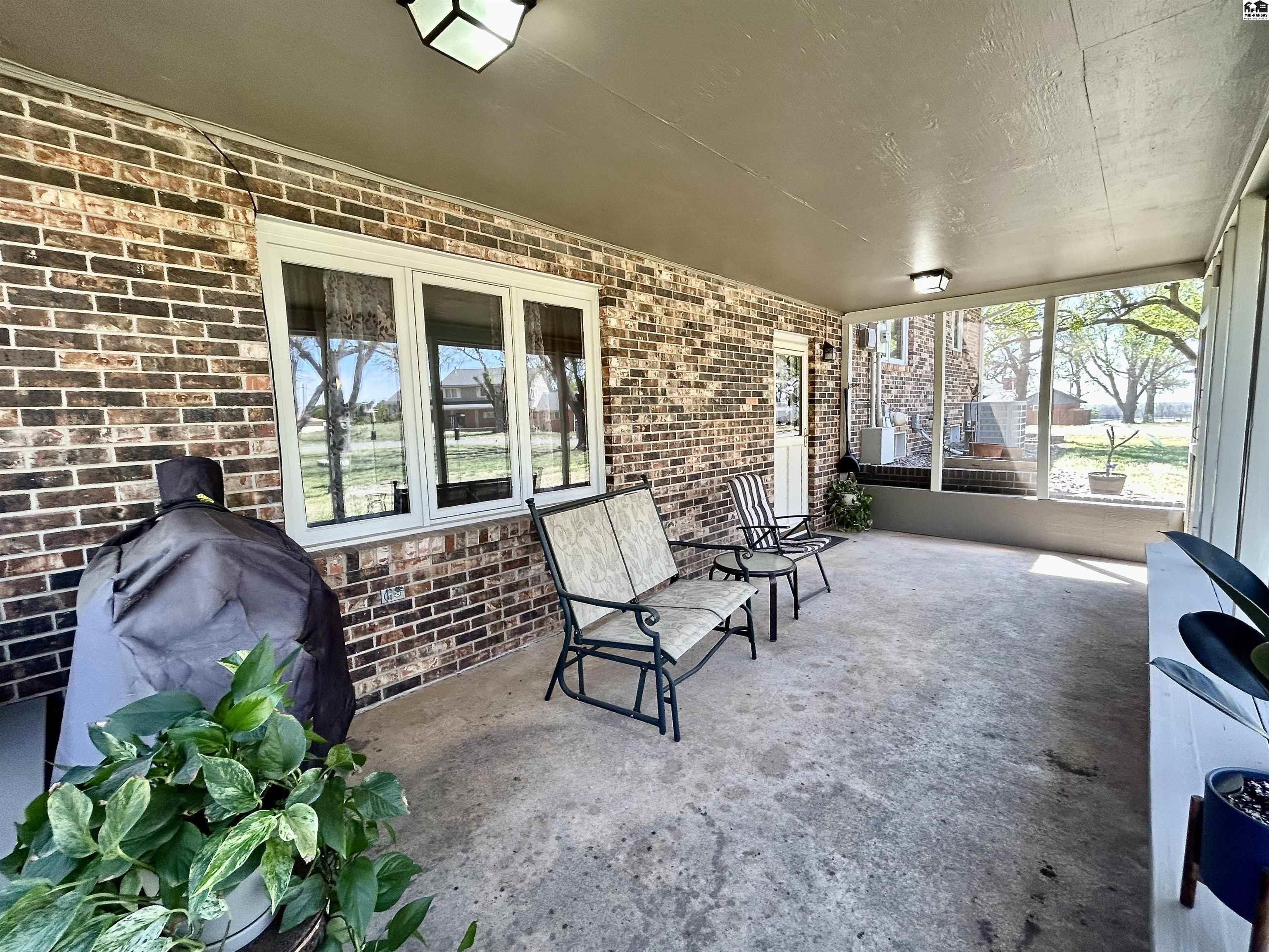 4102 Rowland Road Hutchinson KS 67502