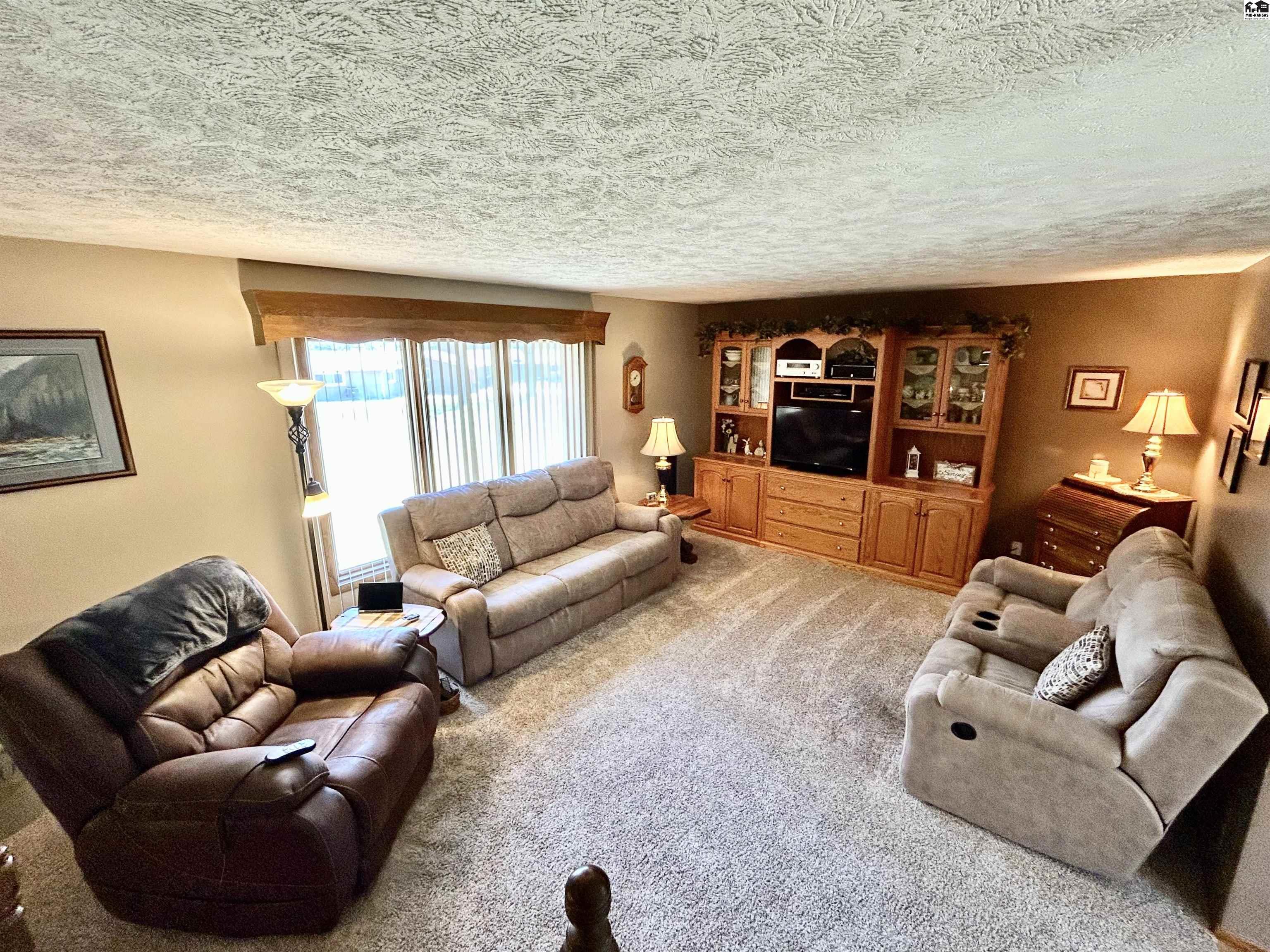 4102 Rowland Road Hutchinson KS 67502