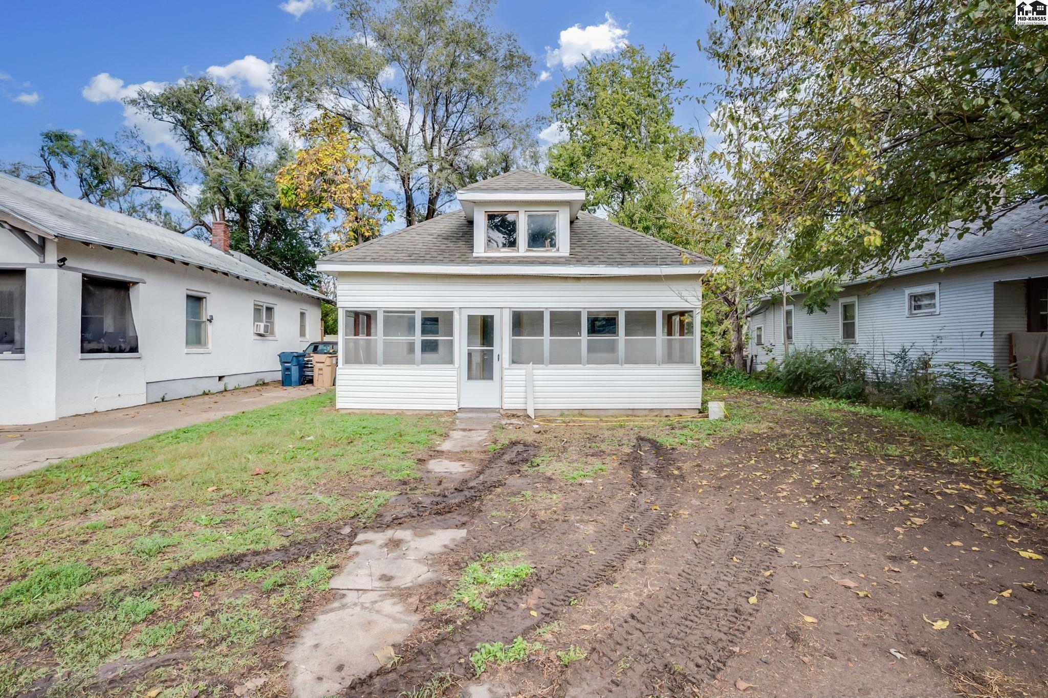 724 E 1st Avenue Hutchinson KS 67501