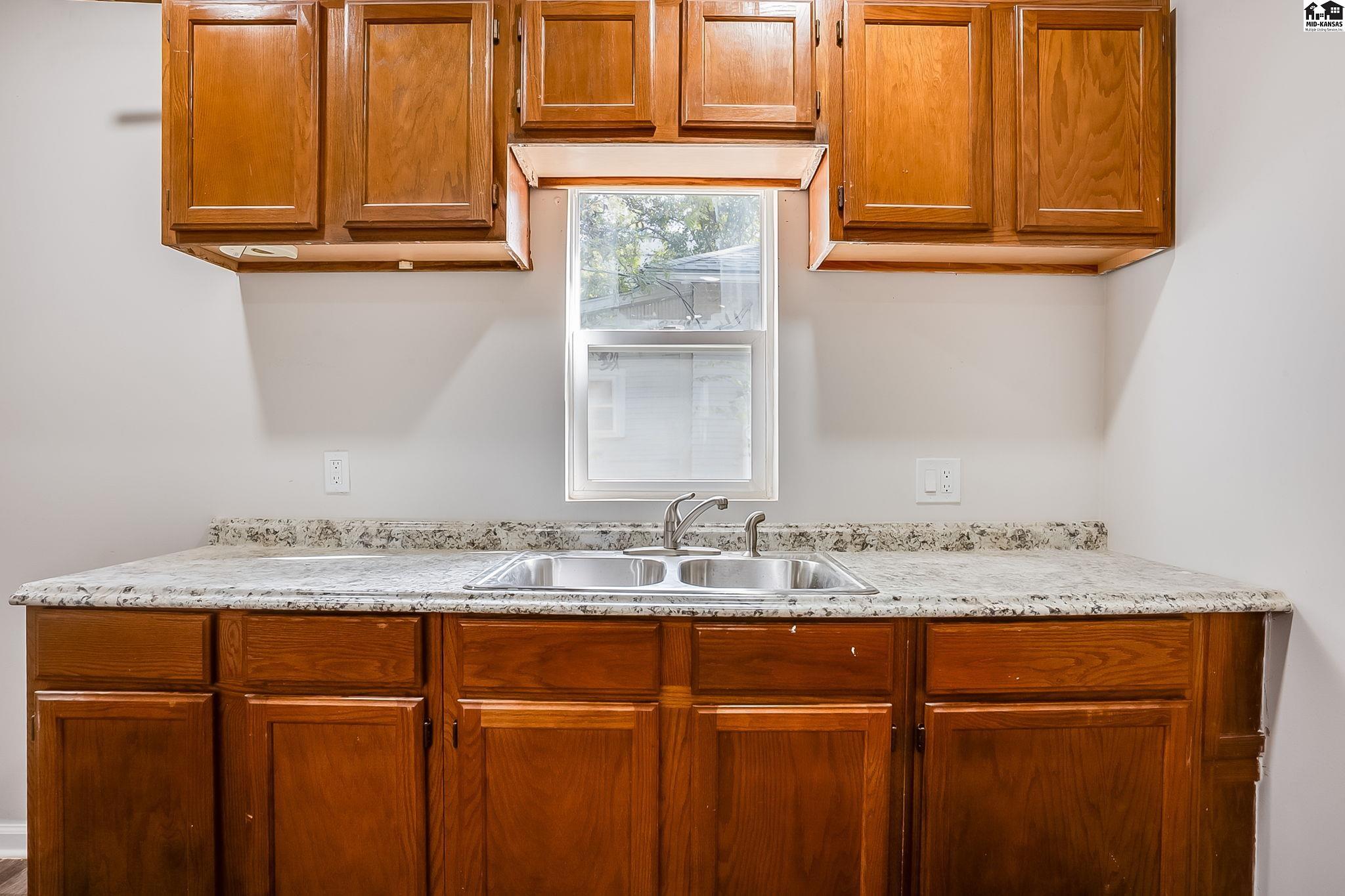 724 E 1st Avenue Hutchinson KS 67501