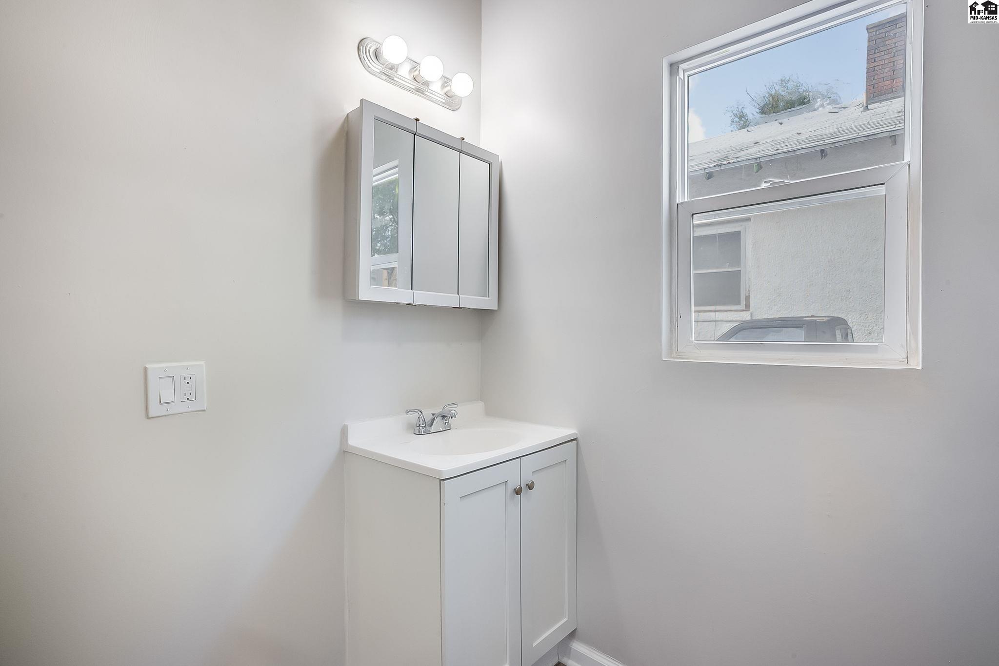 724 E 1st Avenue Hutchinson KS 67501