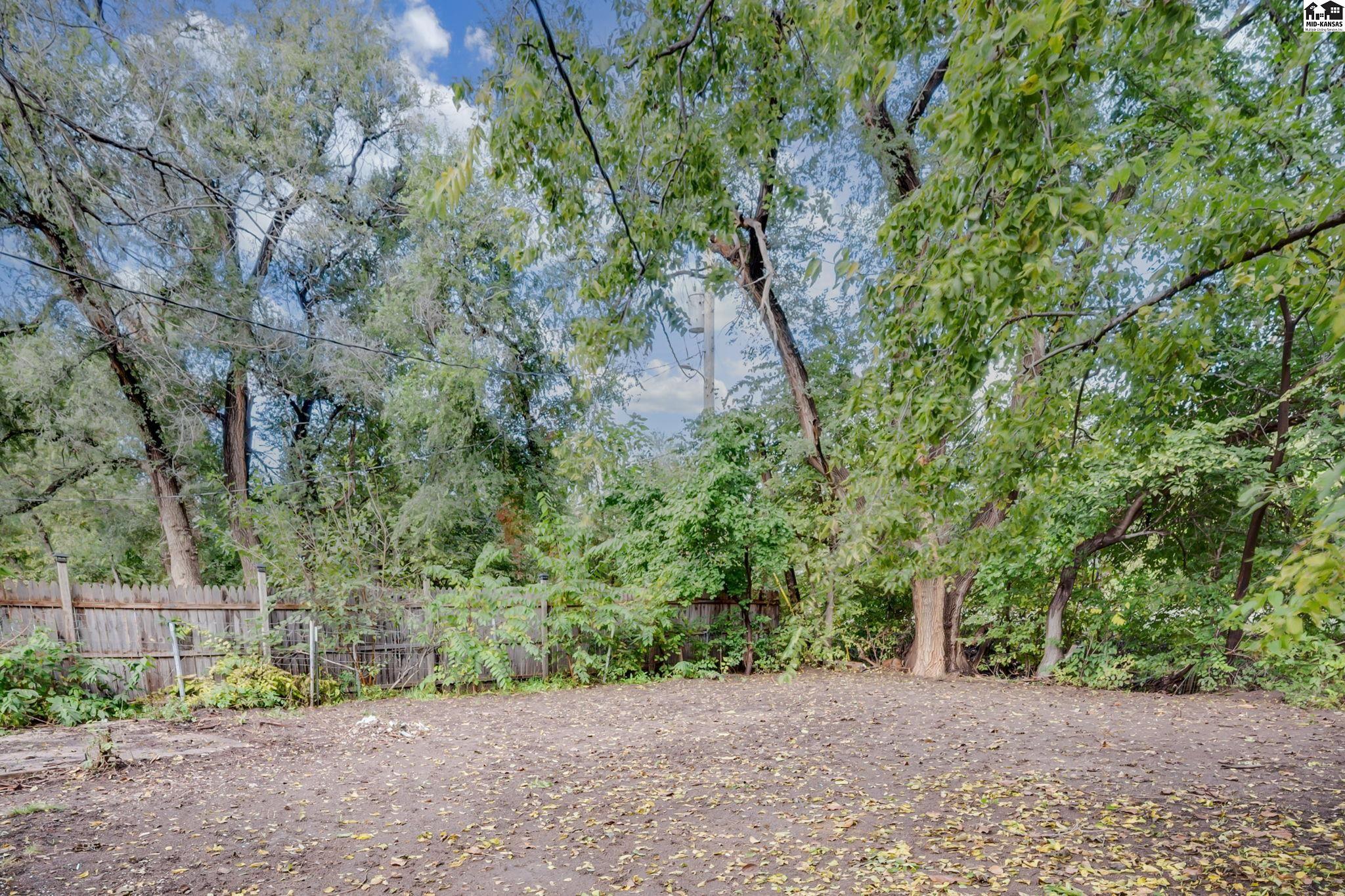 724 E 1st Avenue Hutchinson KS 67501