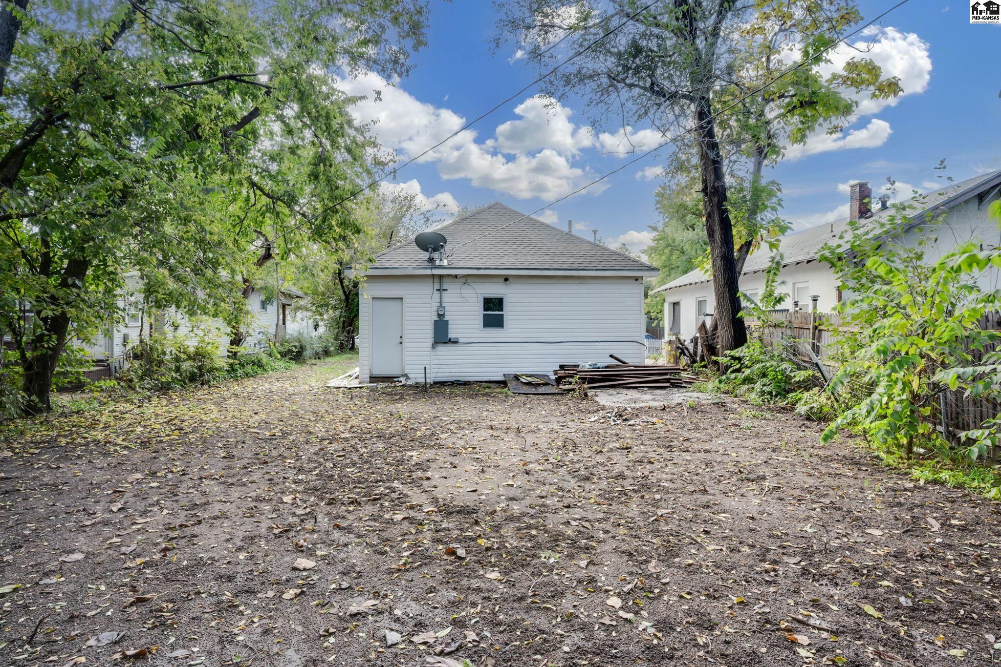 724 E 1st Avenue Hutchinson KS 67501