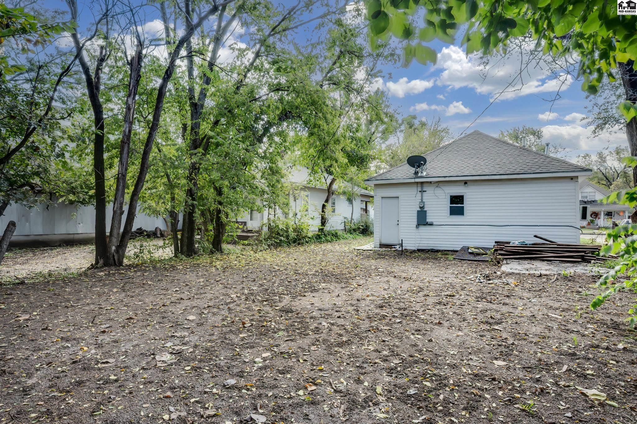 724 E 1st Avenue Hutchinson KS 67501