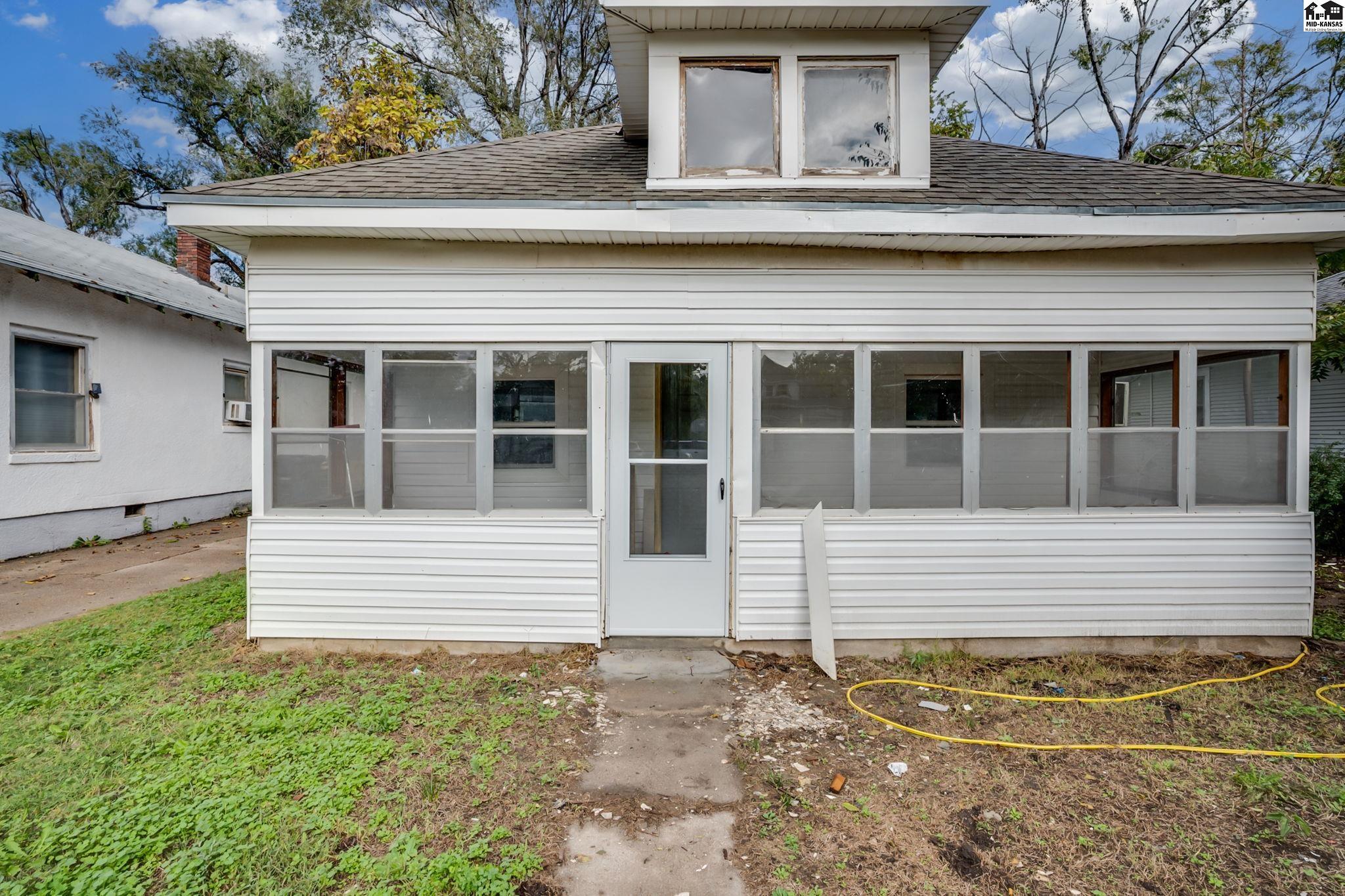 724 E 1st Avenue Hutchinson KS 67501