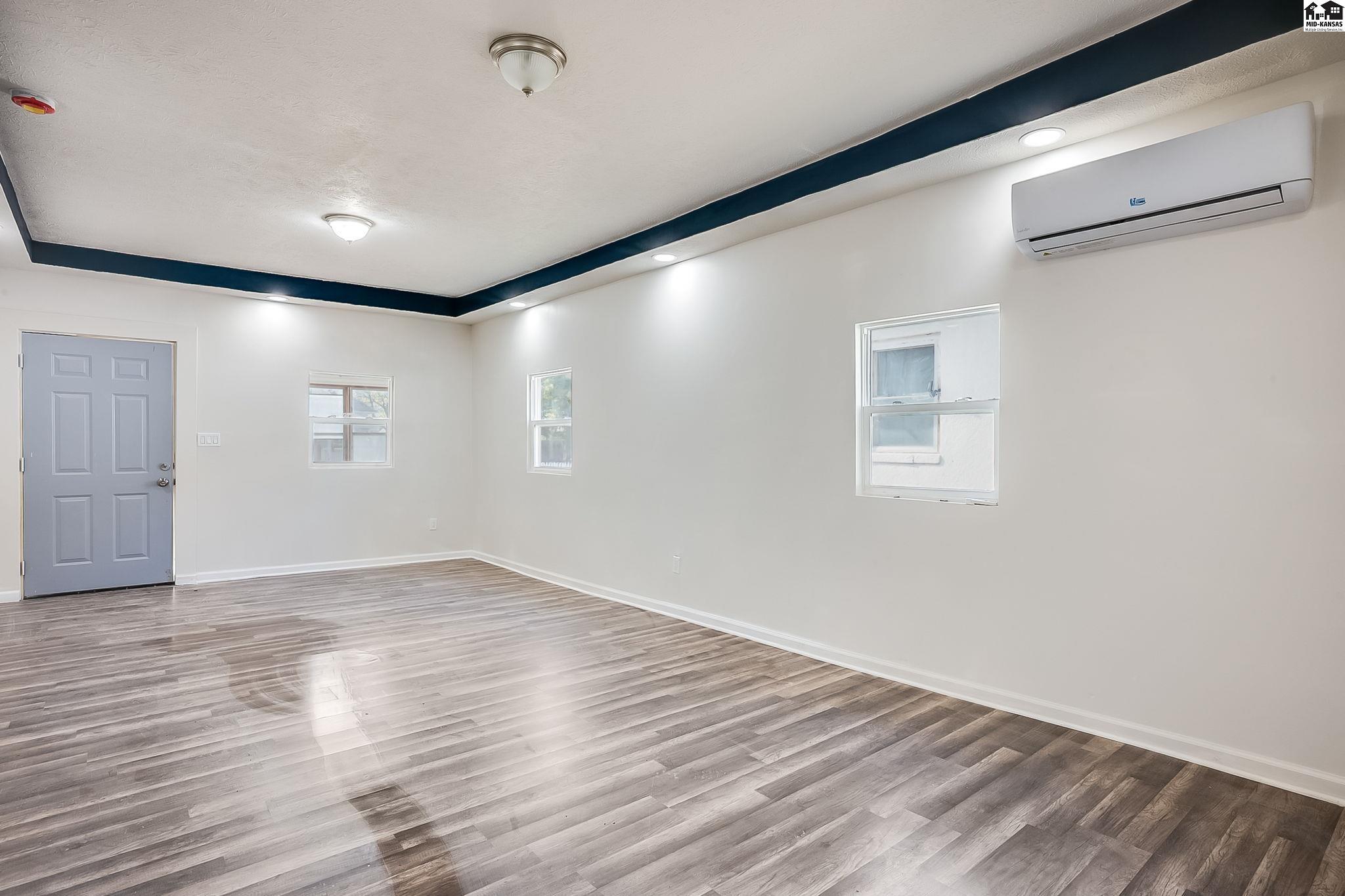 724 E 1st Avenue Hutchinson KS 67501