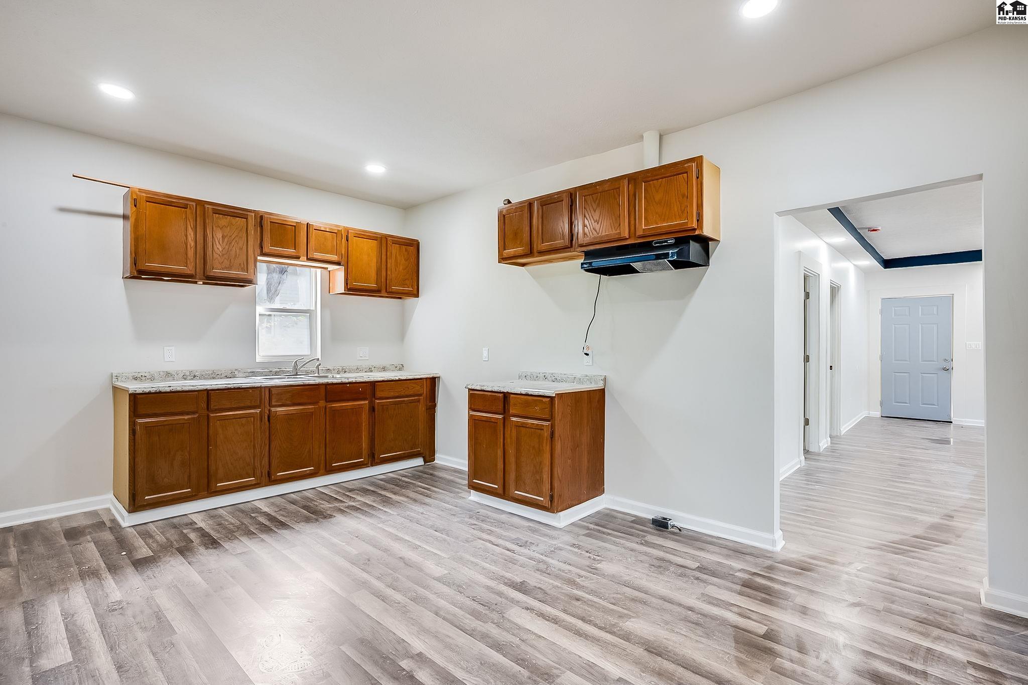 724 E 1st Avenue Hutchinson KS 67501