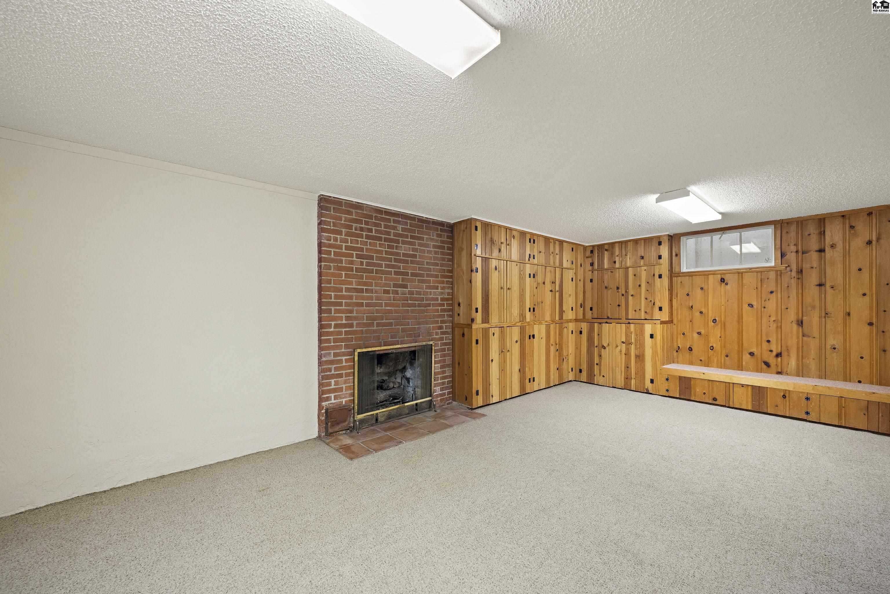 400 Hyde Park Drive Hutchinson KS 67502