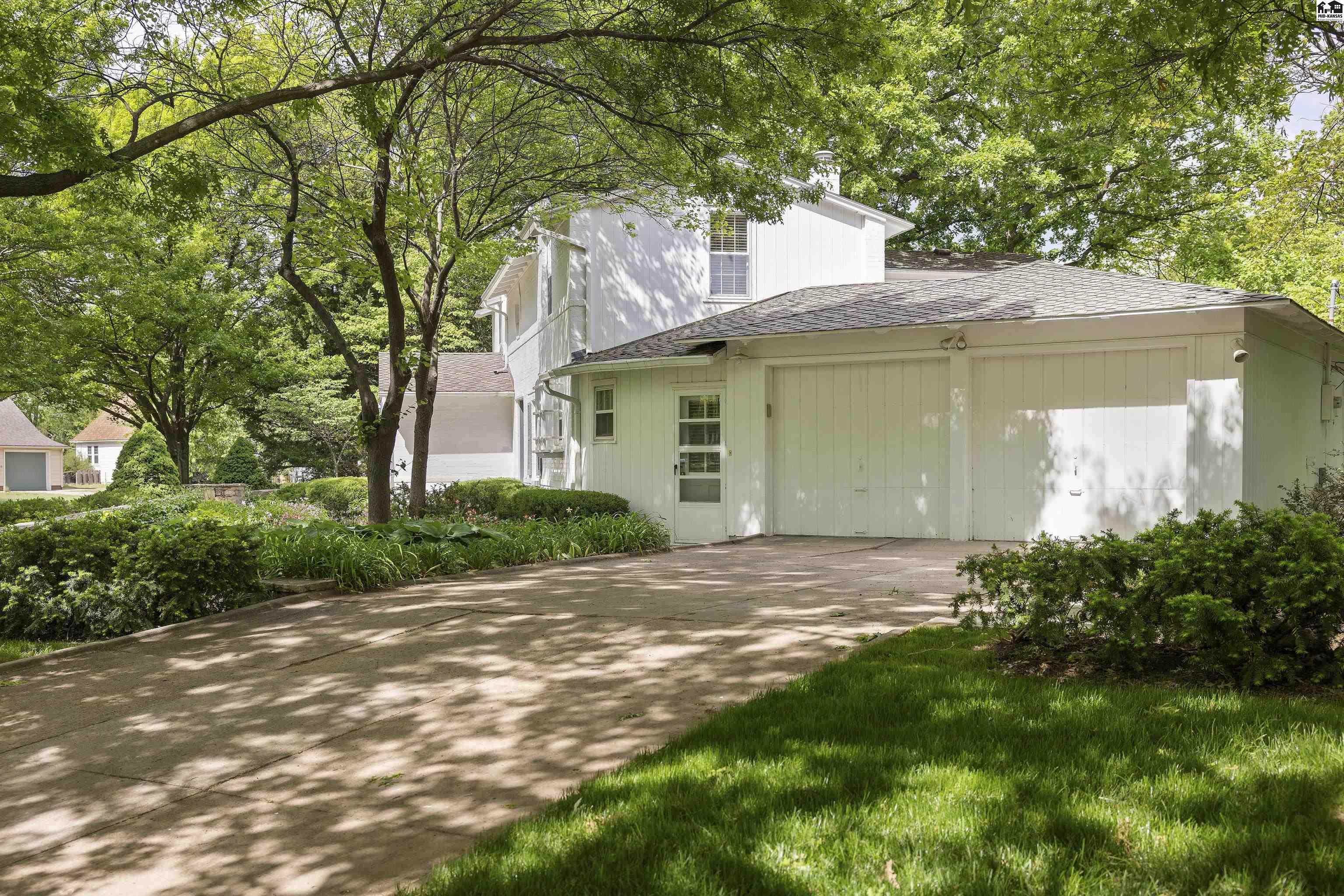 400 Hyde Park Drive Hutchinson KS 67502