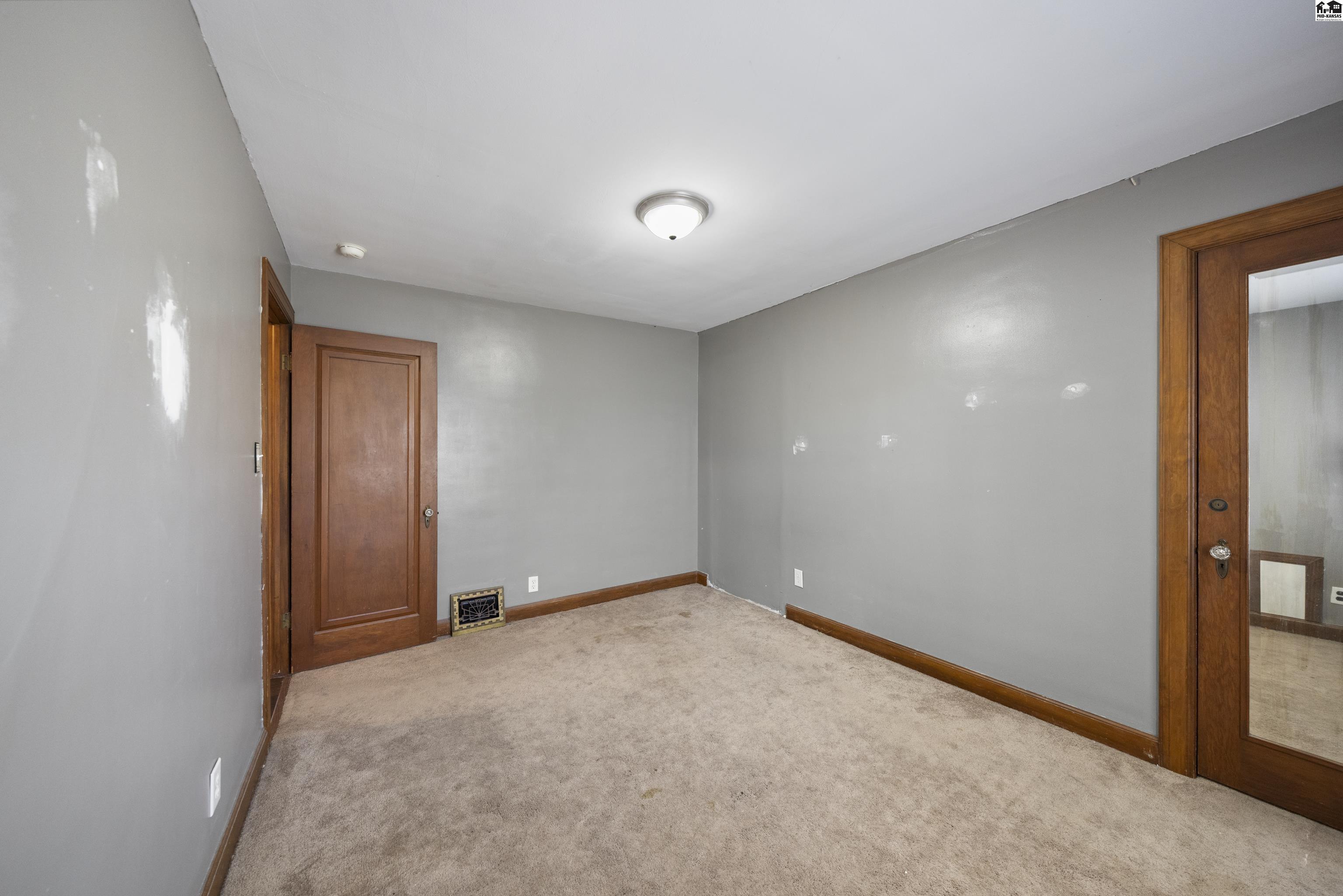 303 W 18th Avenue Hutchinson KS 67502