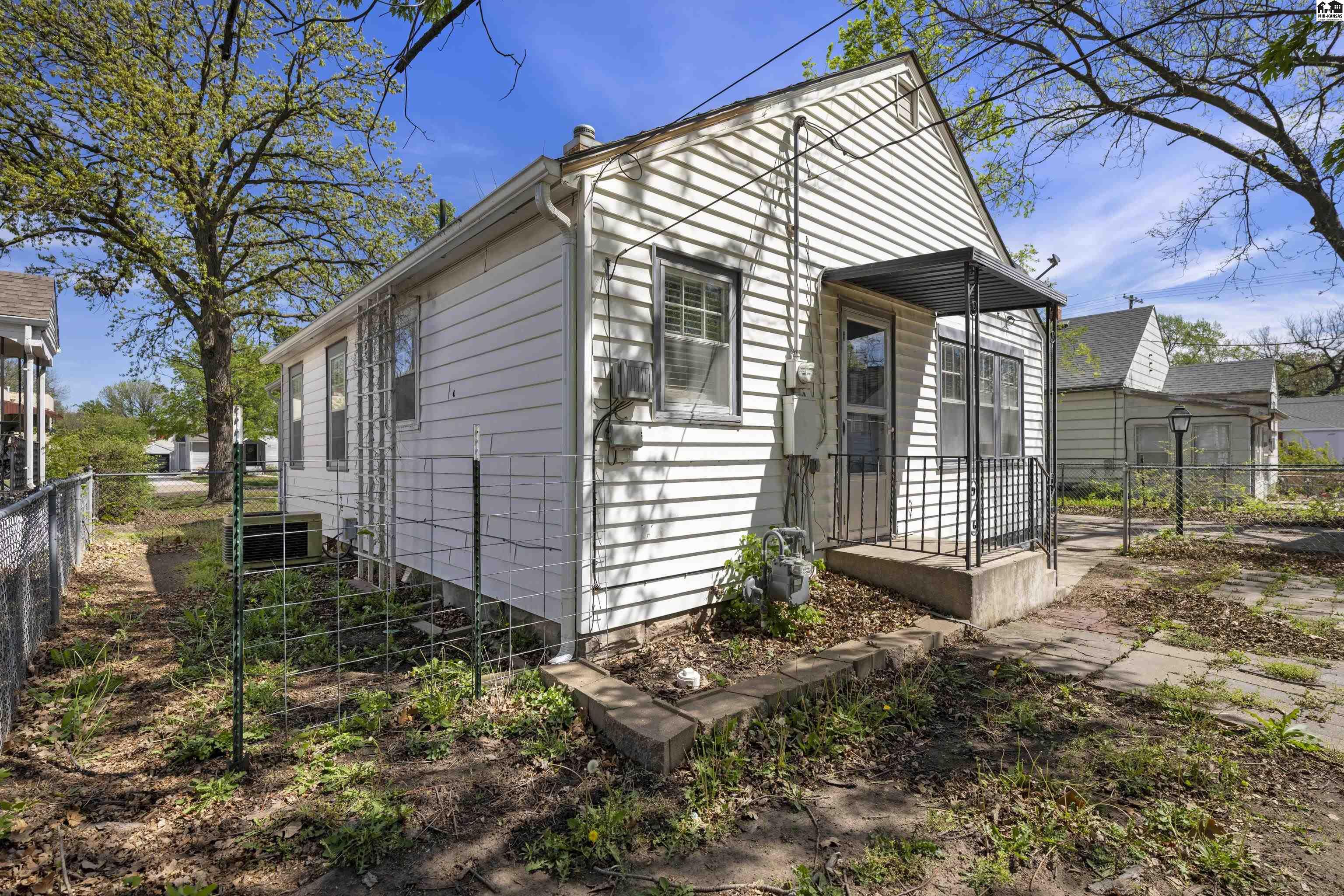 303 W 18th Avenue Hutchinson KS 67502
