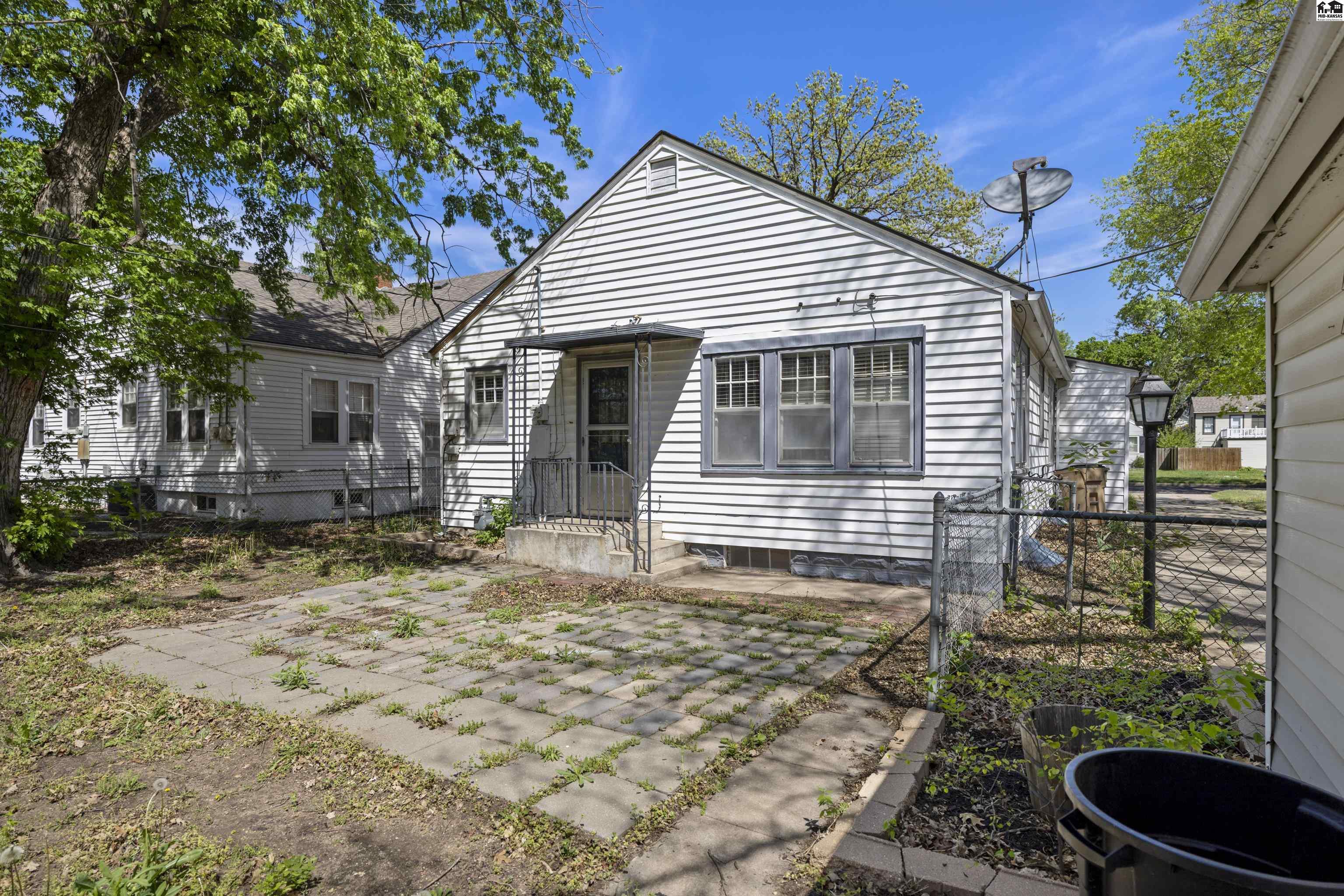 303 W 18th Avenue Hutchinson KS 67502