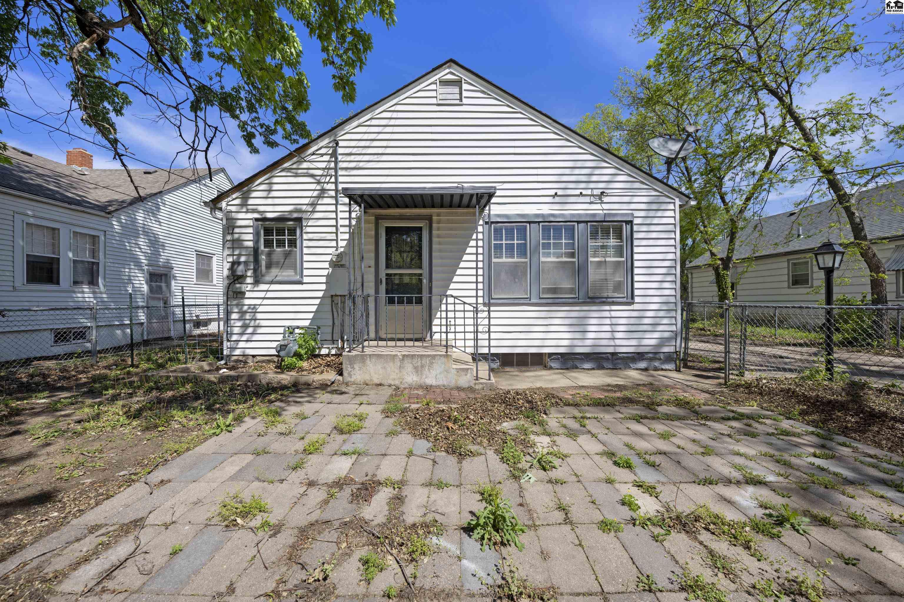 303 W 18th Avenue Hutchinson KS 67502