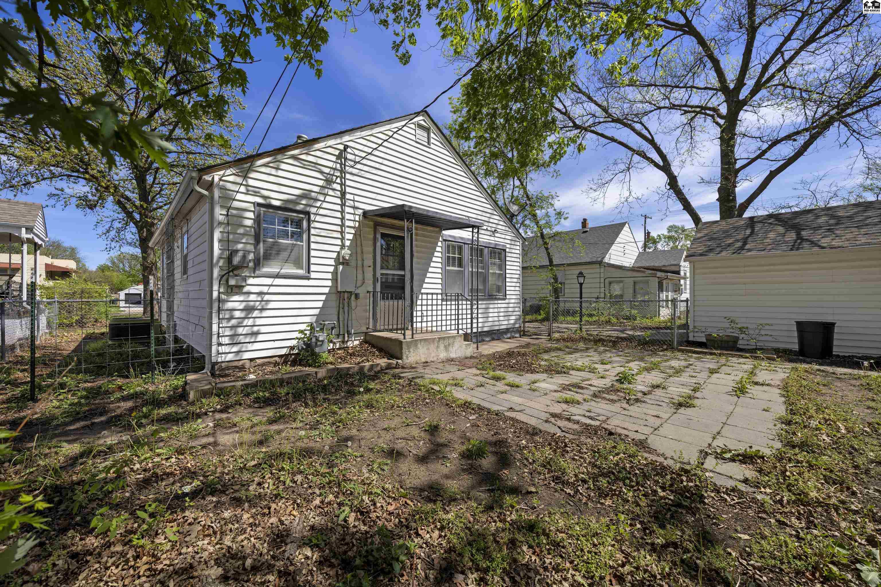 303 W 18th Avenue Hutchinson KS 67502
