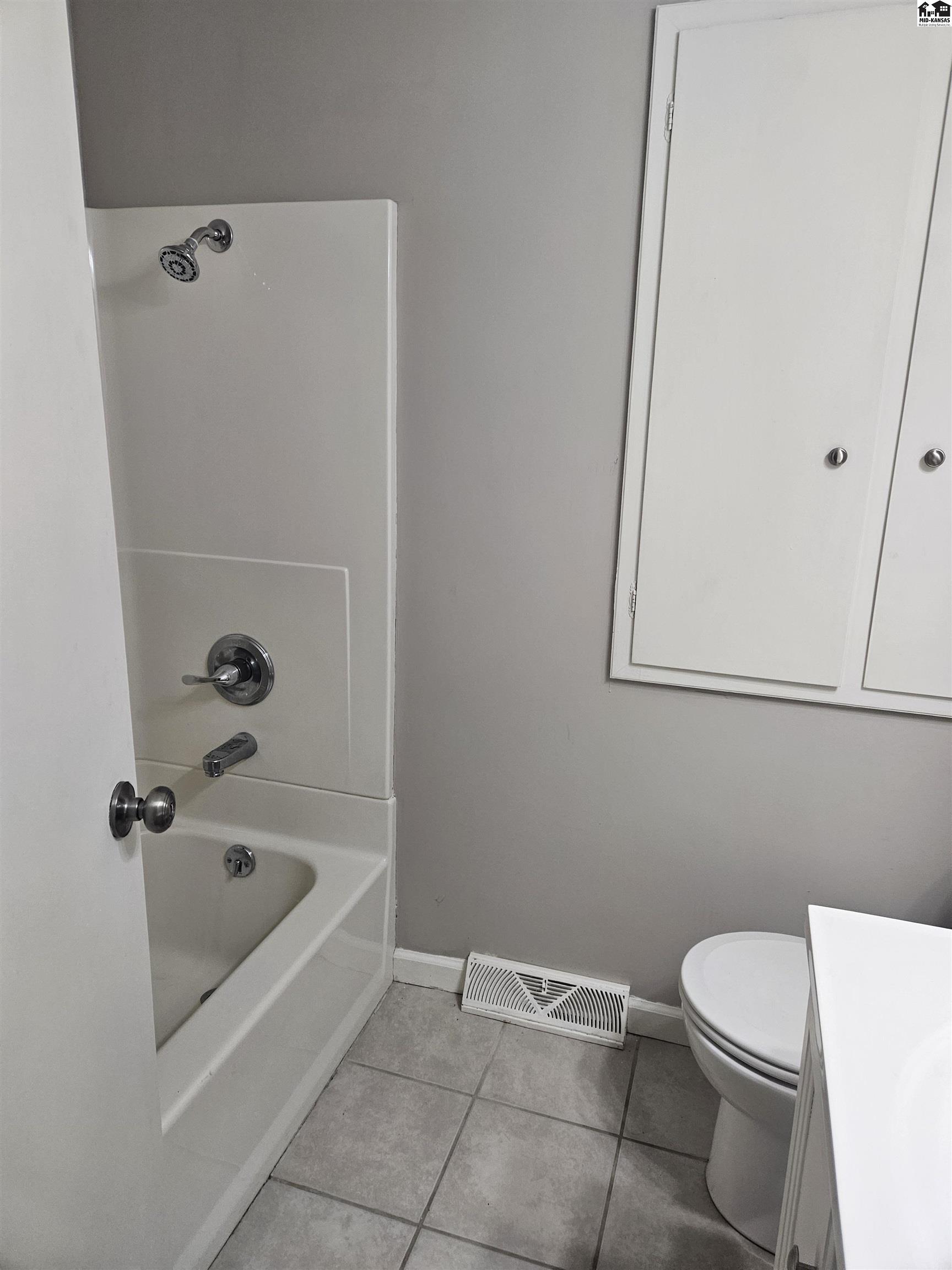 5829 Kenawee Street Bel Aire KS 67220