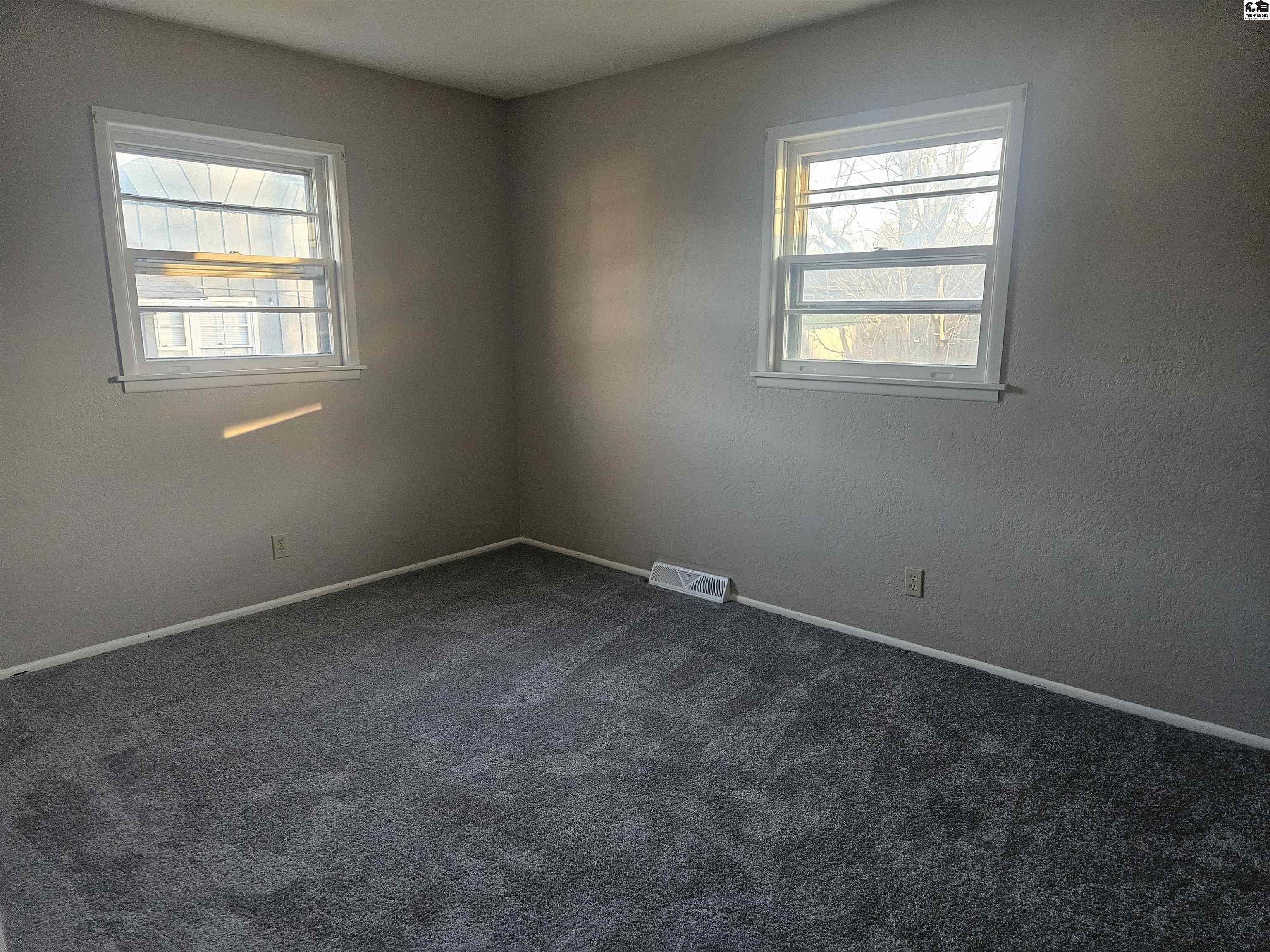 5829 Kenawee Street Bel Aire KS 67220