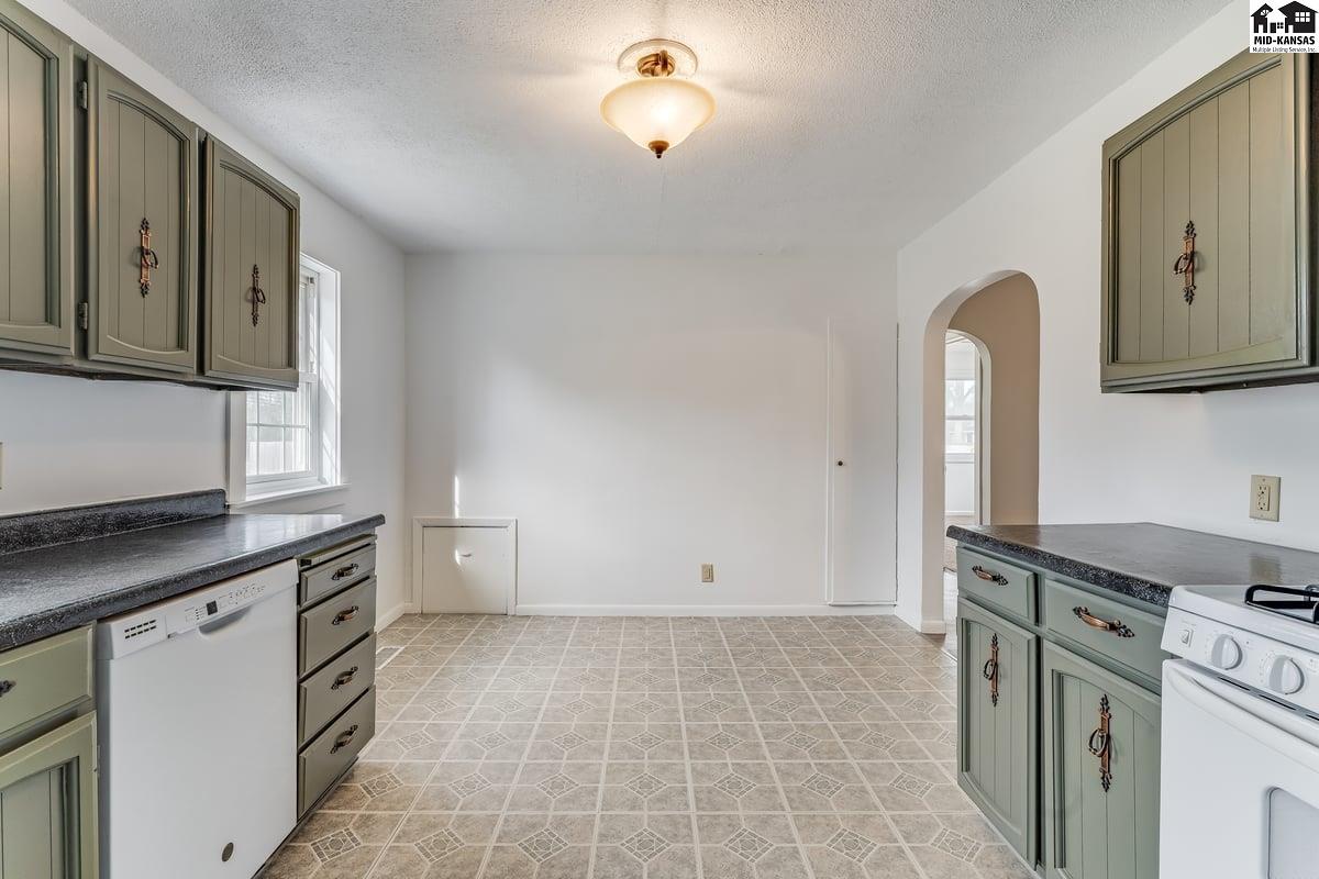 925 E 10th Avenue Hutchinson KS 67501