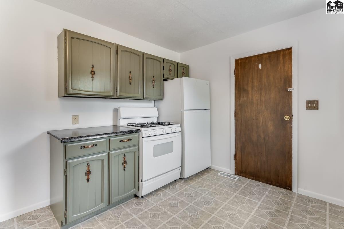 925 E 10th Avenue Hutchinson KS 67501