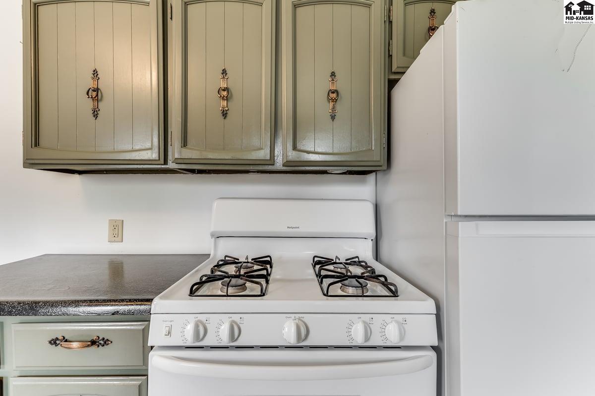 925 E 10th Avenue Hutchinson KS 67501