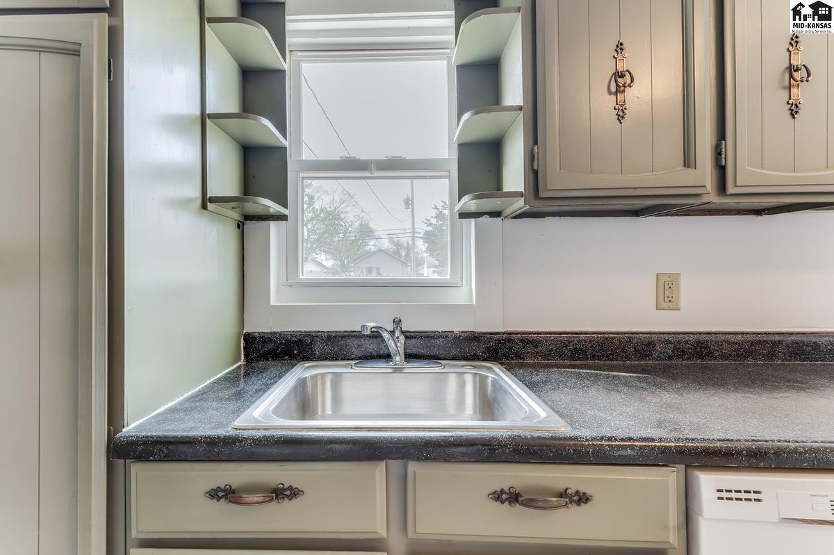 925 E 10th Avenue Hutchinson KS 67501