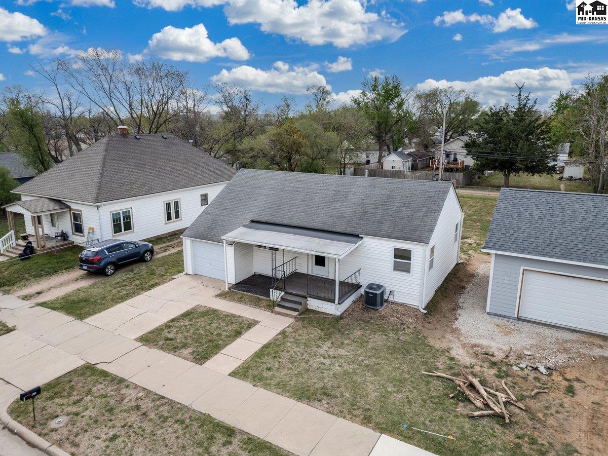 925 E 10th Avenue Hutchinson KS 67501