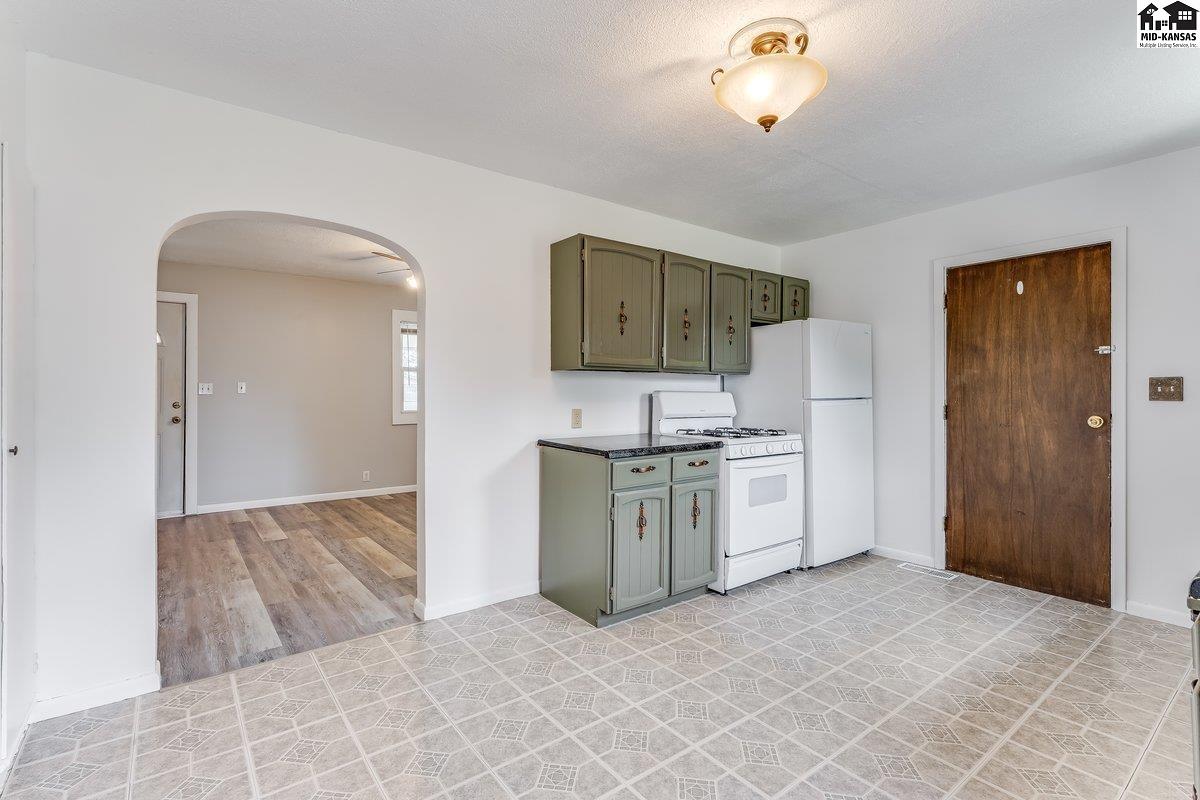 925 E 10th Avenue Hutchinson KS 67501