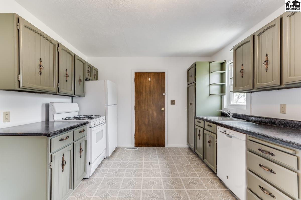 925 E 10th Avenue Hutchinson KS 67501