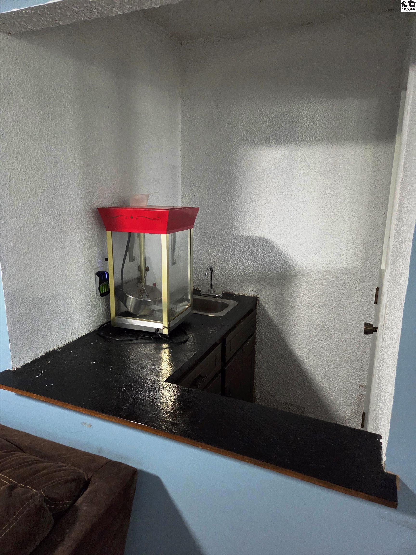 916 W 10th Street Newton KS 67114