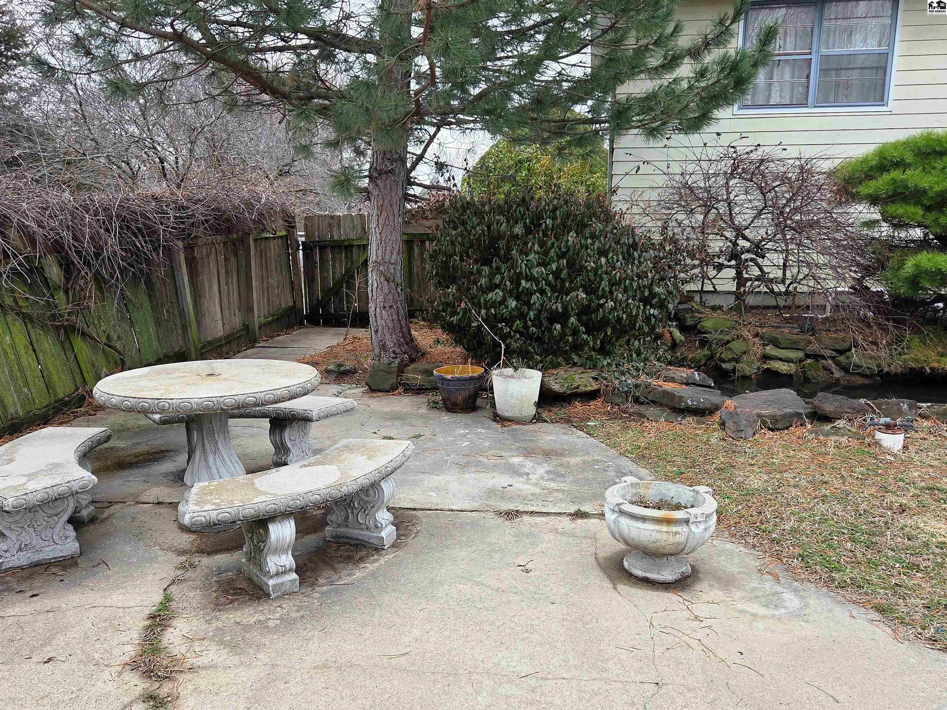 916 W 10th Street Newton KS 67114