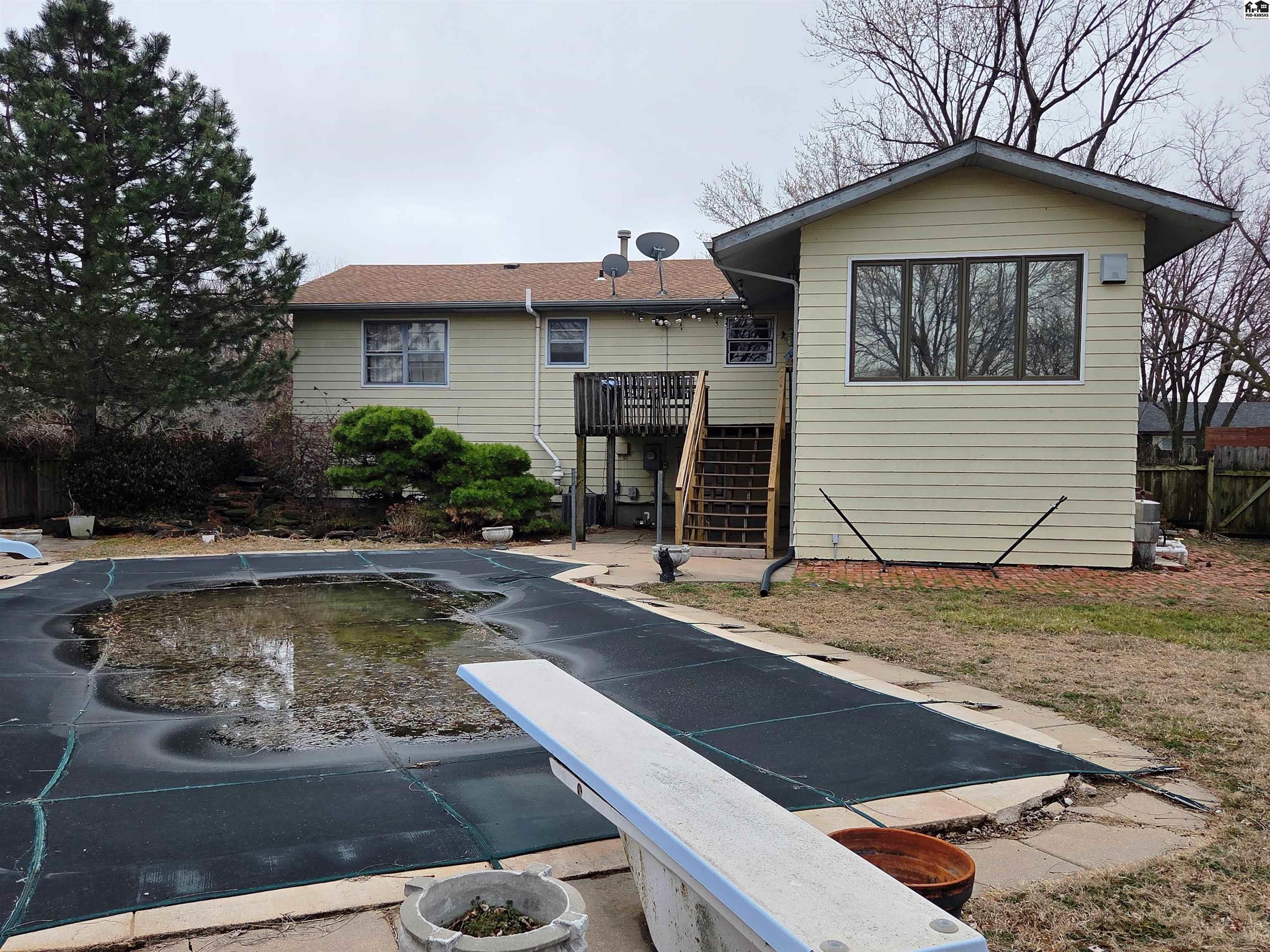 916 W 10th Street Newton KS 67114