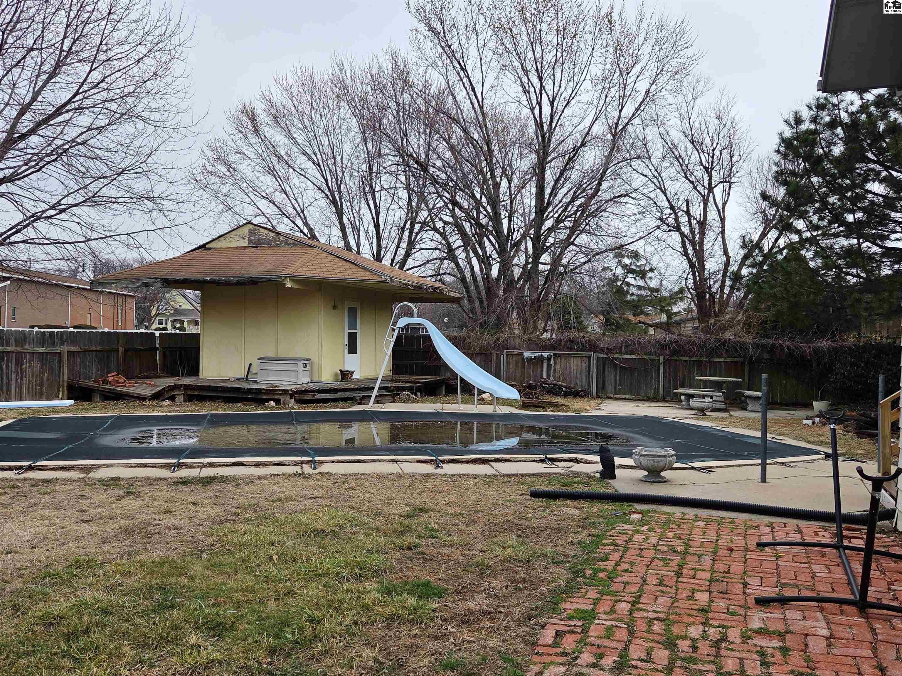 916 W 10th Street Newton KS 67114