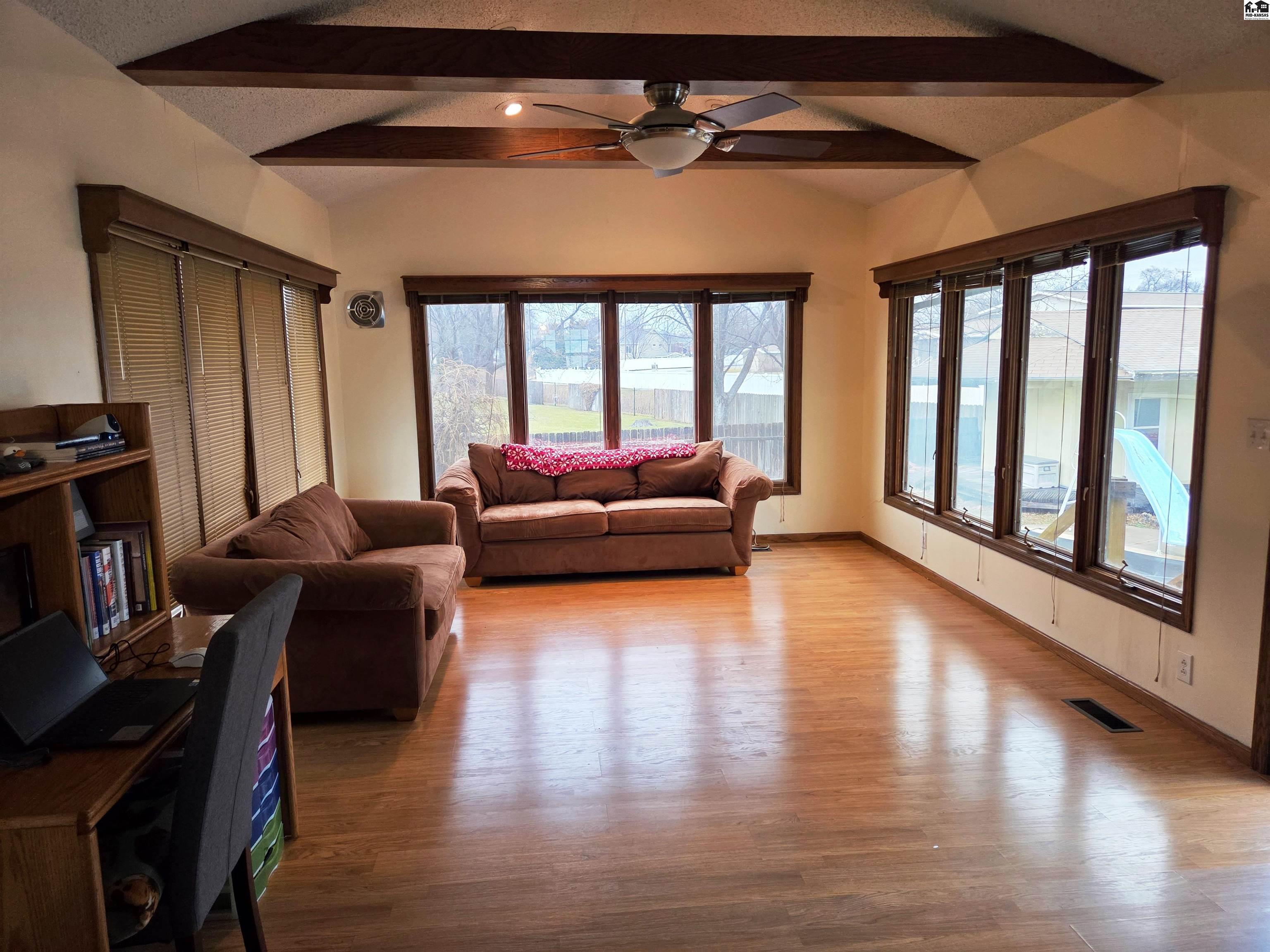 916 W 10th Street Newton KS 67114