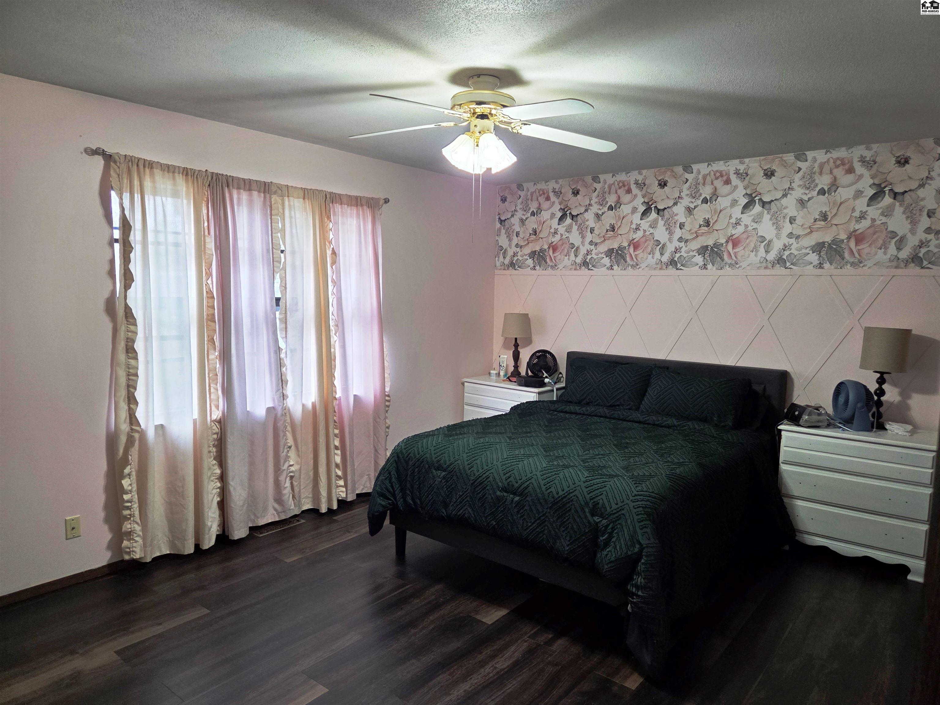 916 W 10th Street Newton KS 67114