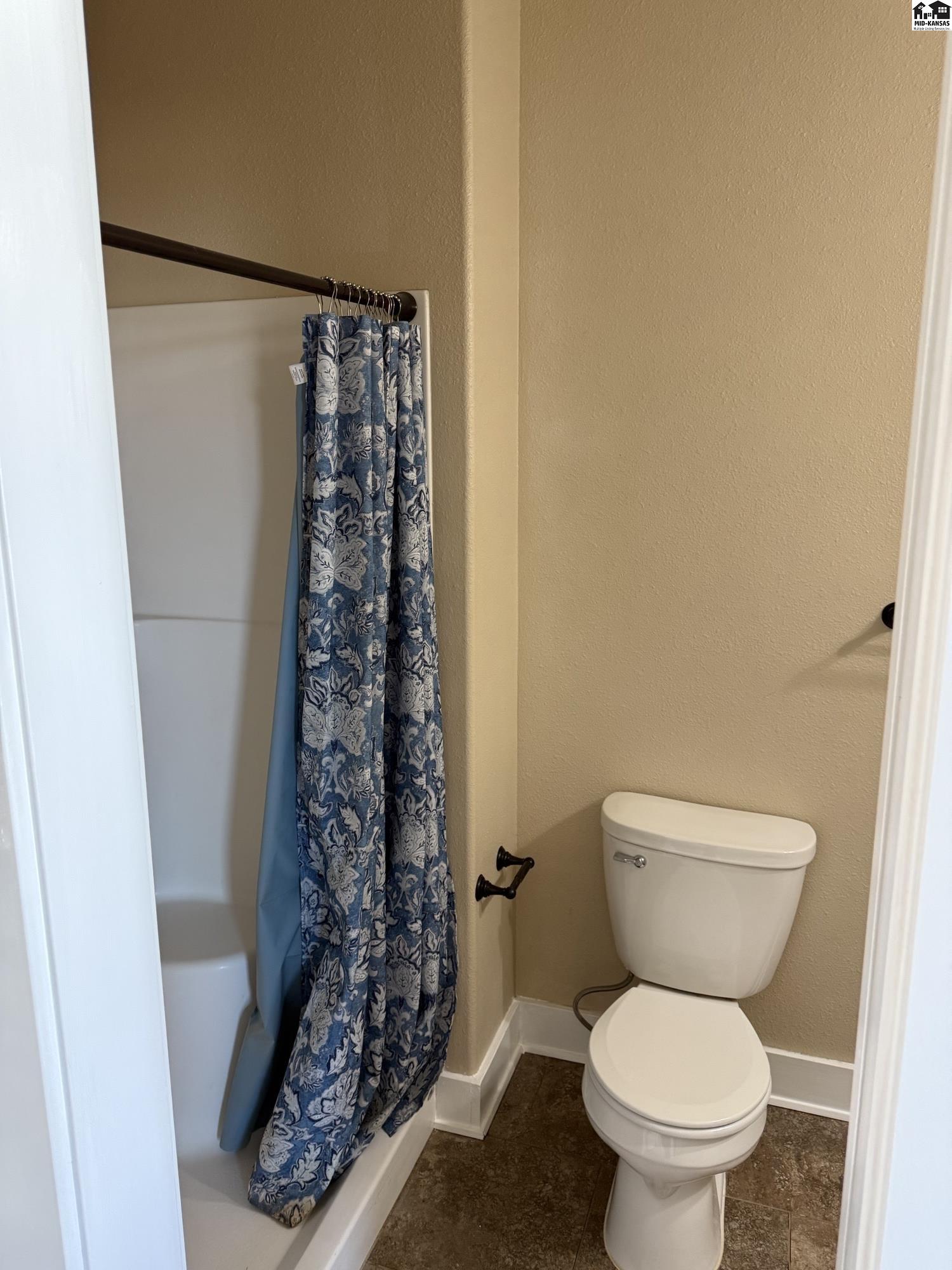 1008 Robert Street Hutchinson KS 67502