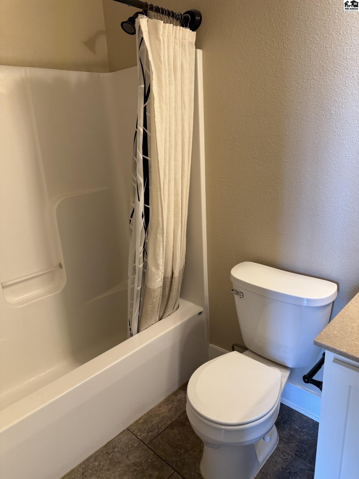 1008 Robert Street Hutchinson KS 67502