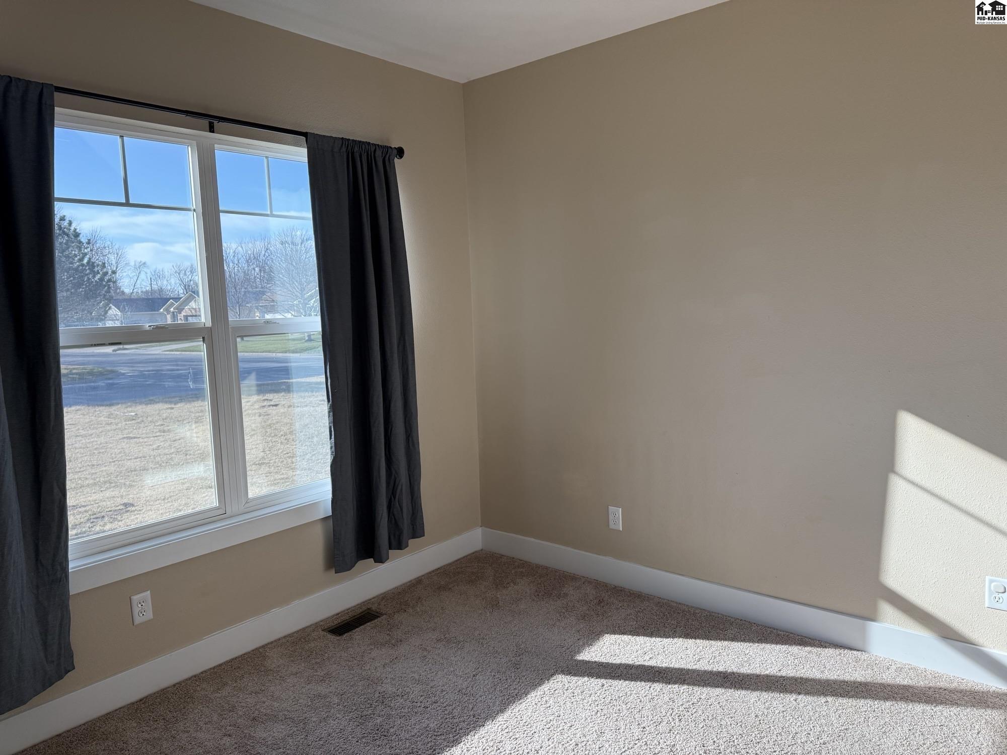 1008 Robert Street Hutchinson KS 67502