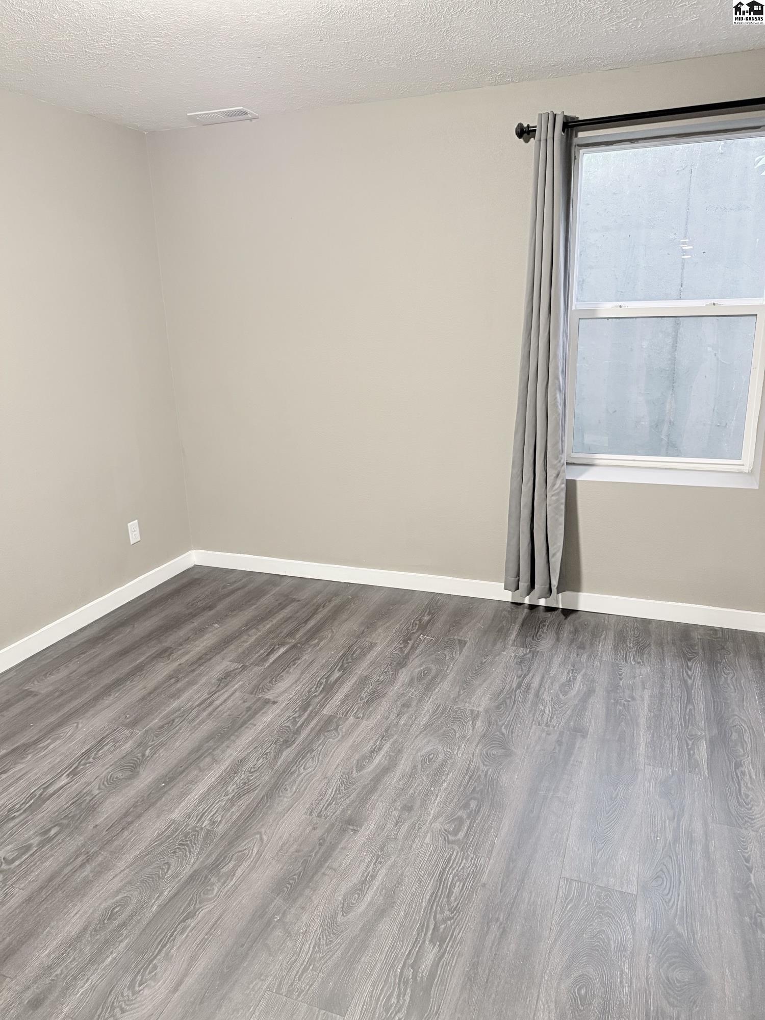 1008 Robert Street Hutchinson KS 67502