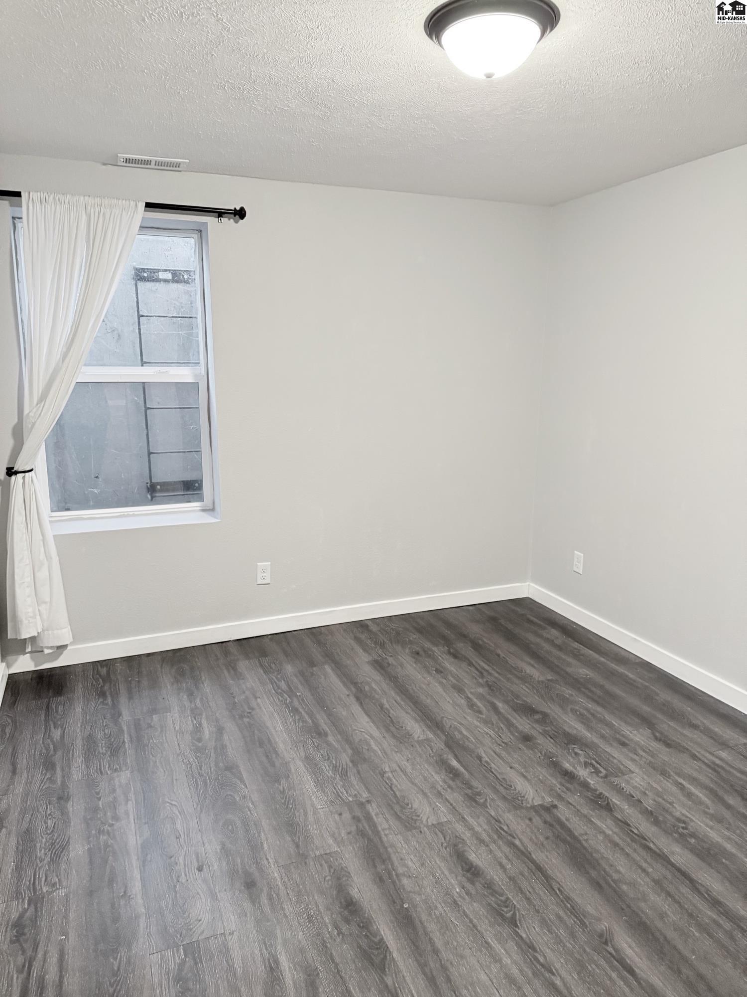 1008 Robert Street Hutchinson KS 67502