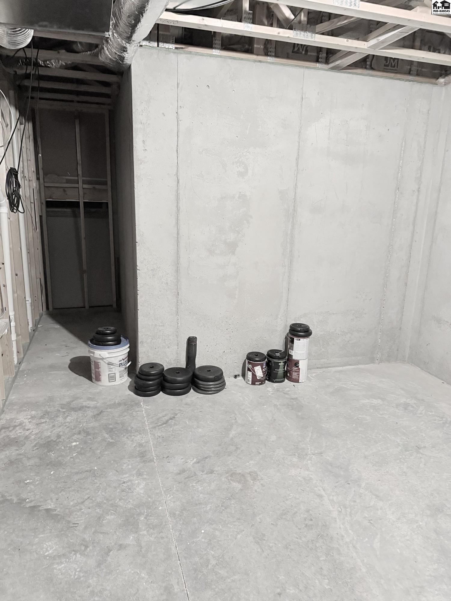 1008 Robert Street Hutchinson KS 67502