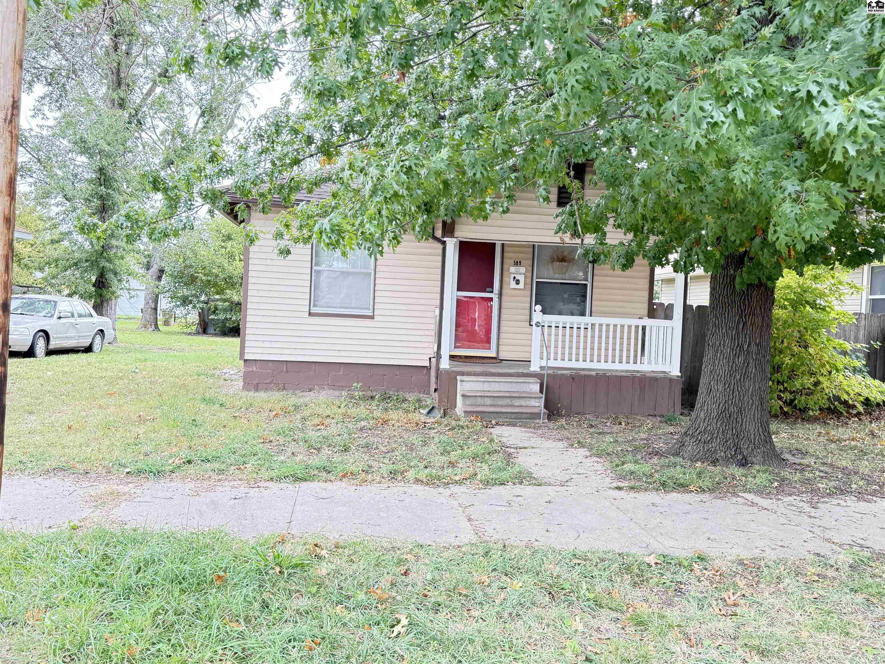 509 E 10th Avenue Hutchinson KS 67501