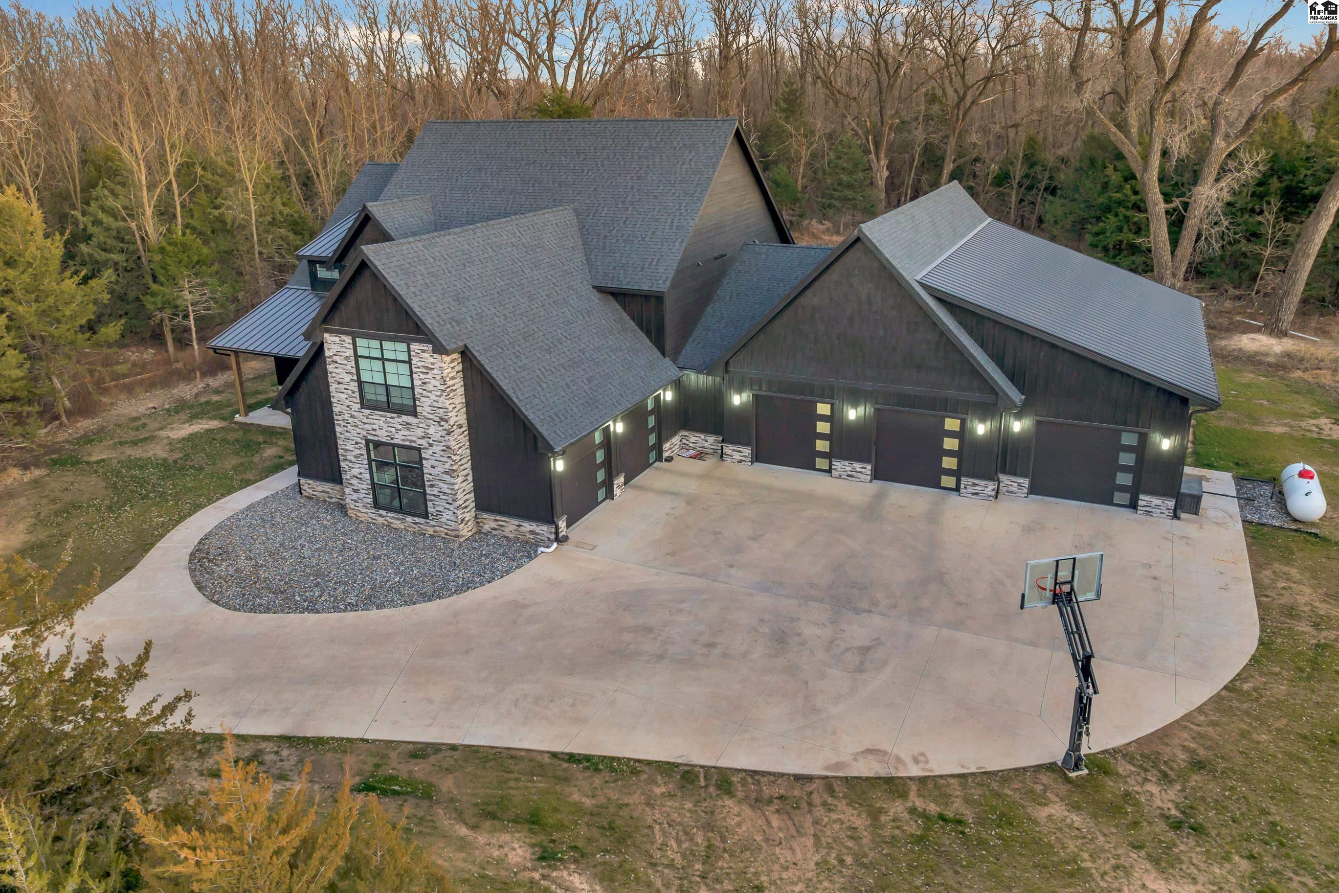 10606 Wildwood Drive Hutchinson KS 67502