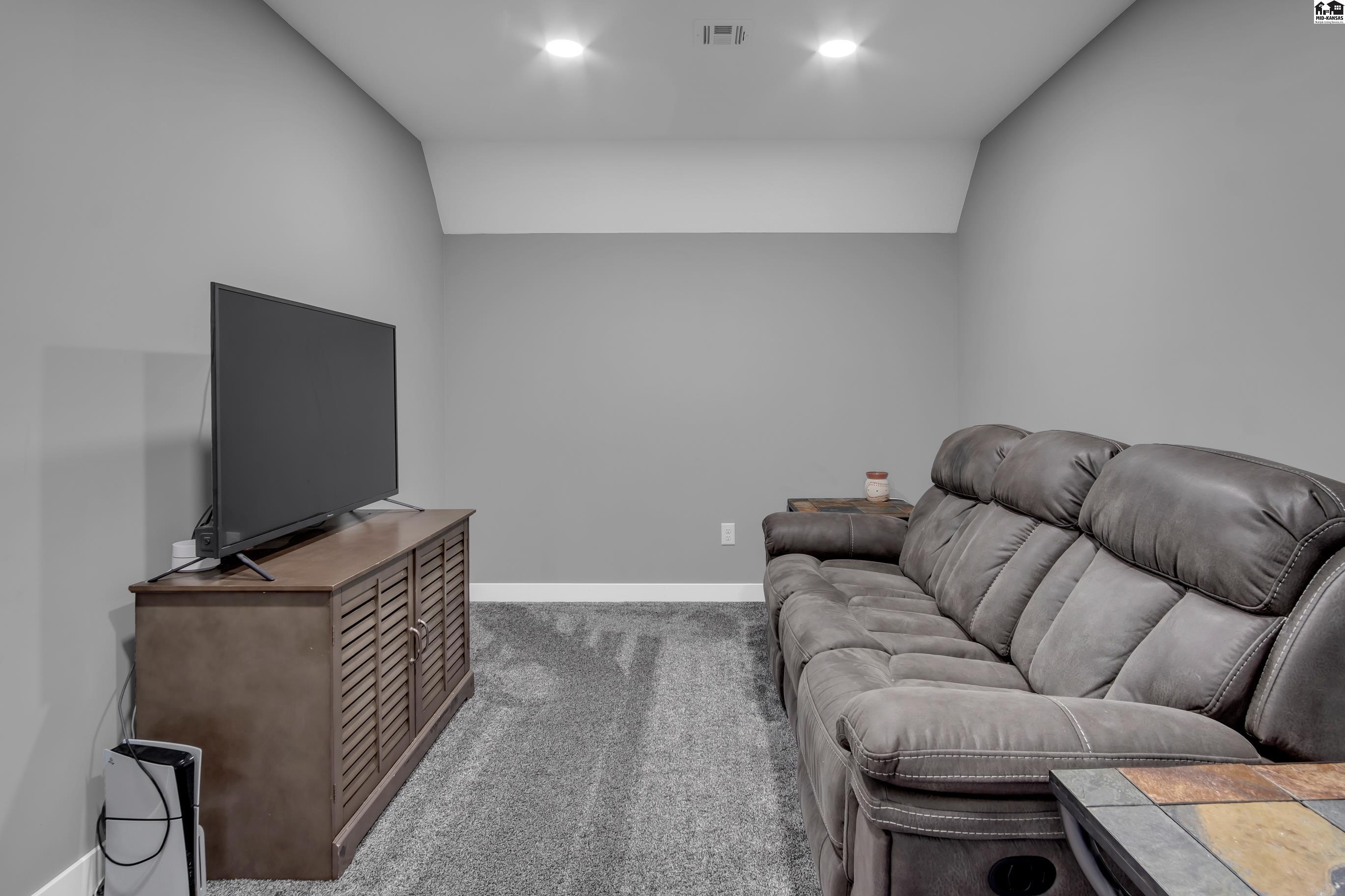 10606 Wildwood Drive Hutchinson KS 67502