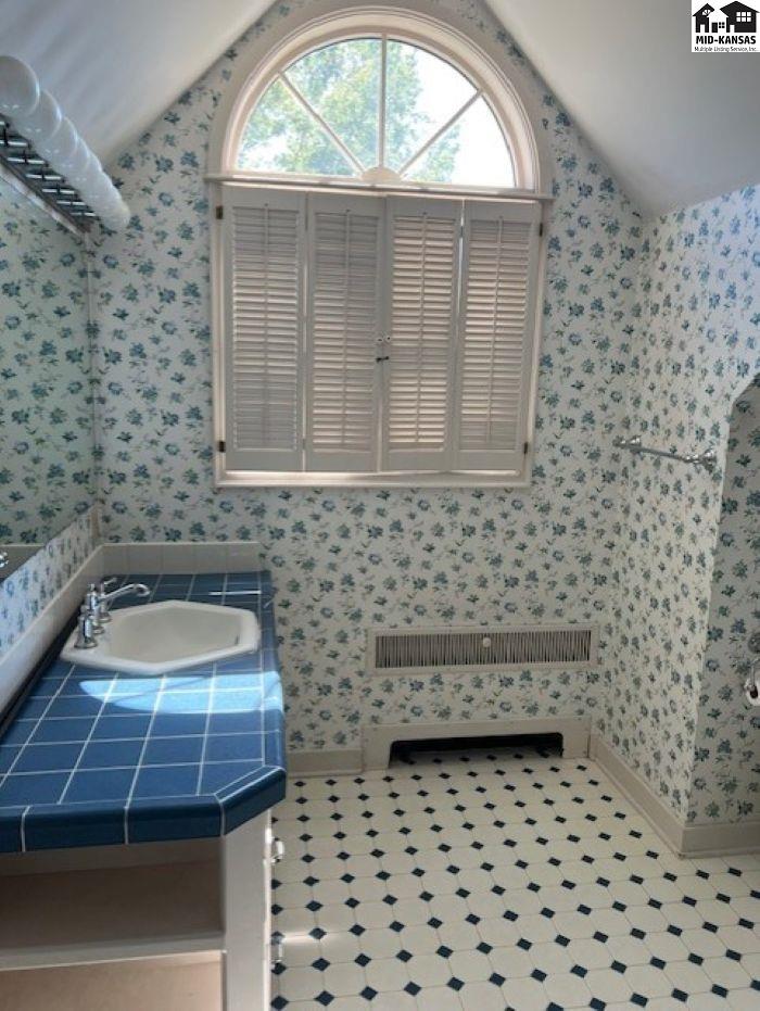 116 W 19th Avenue Hutchinson KS 67502