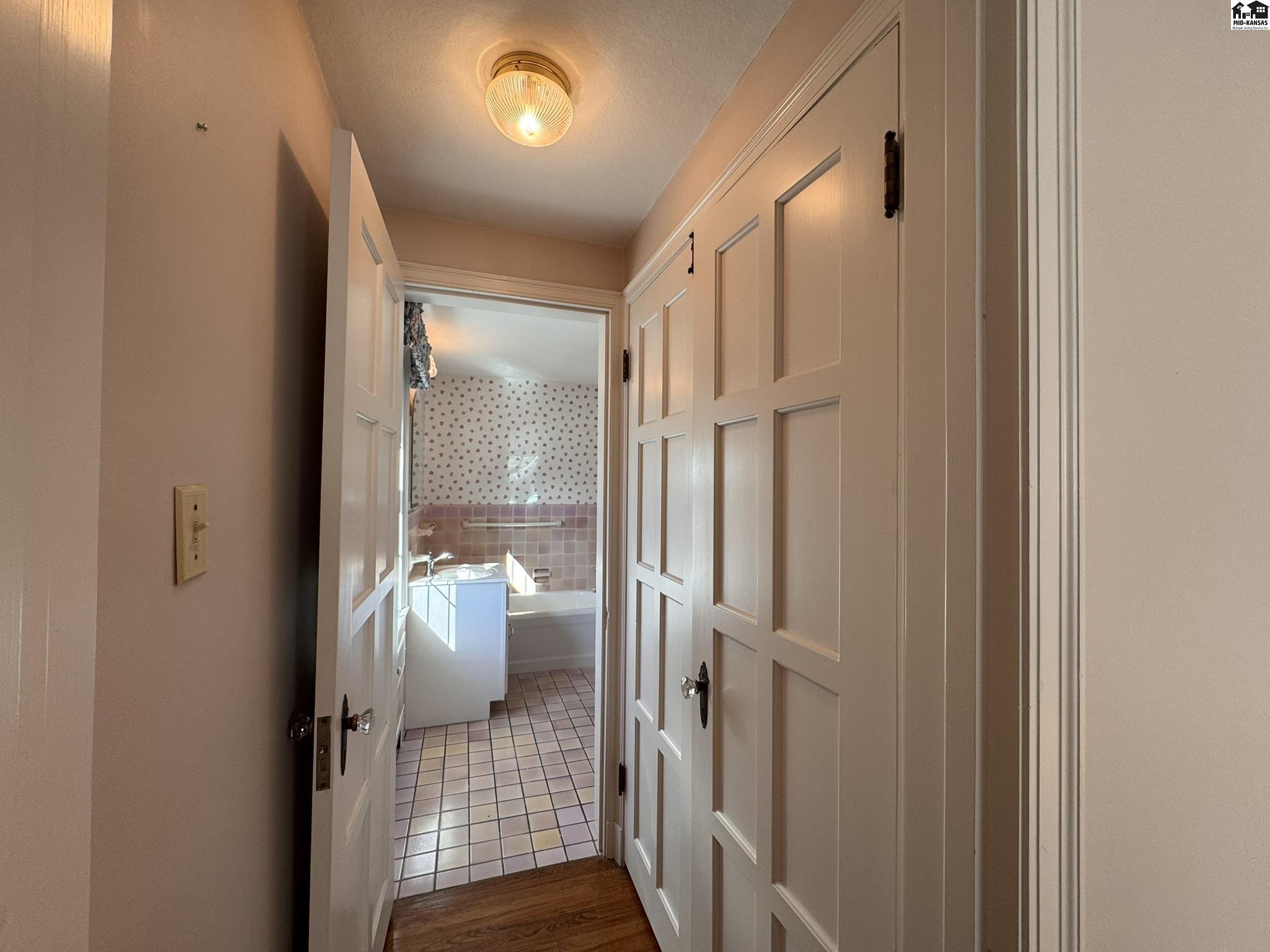 116 W 19th Avenue Hutchinson KS 67502